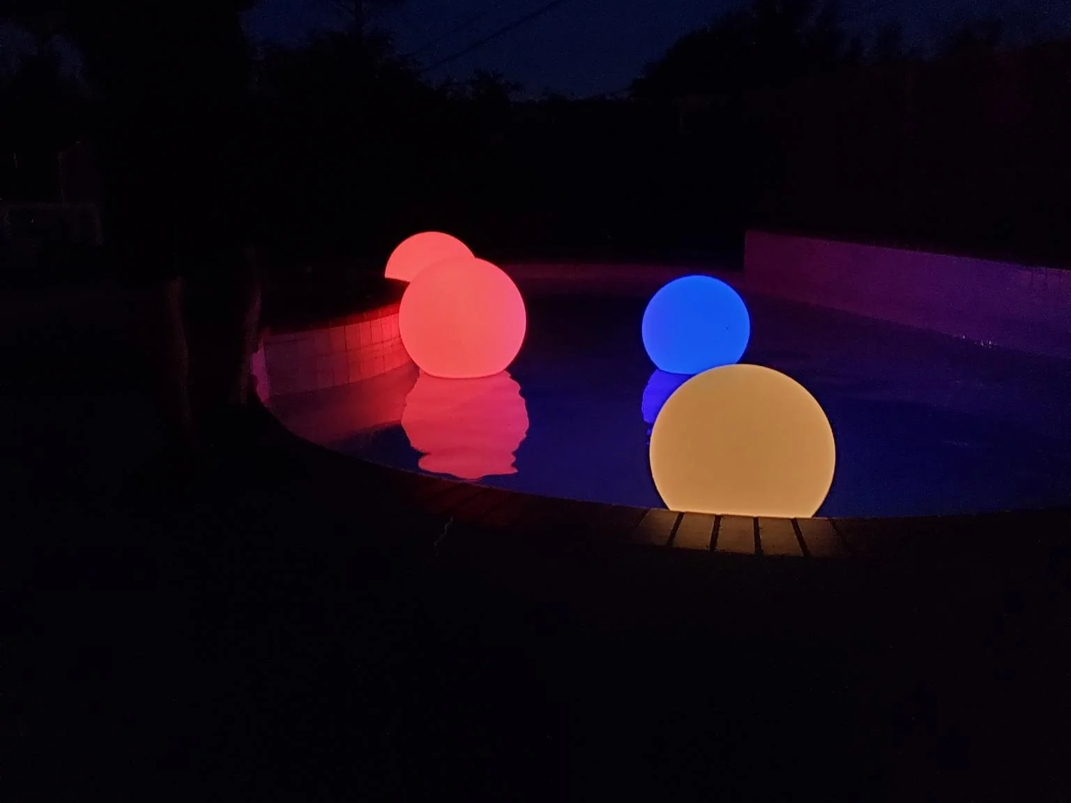 LED+floating+balls.jpg