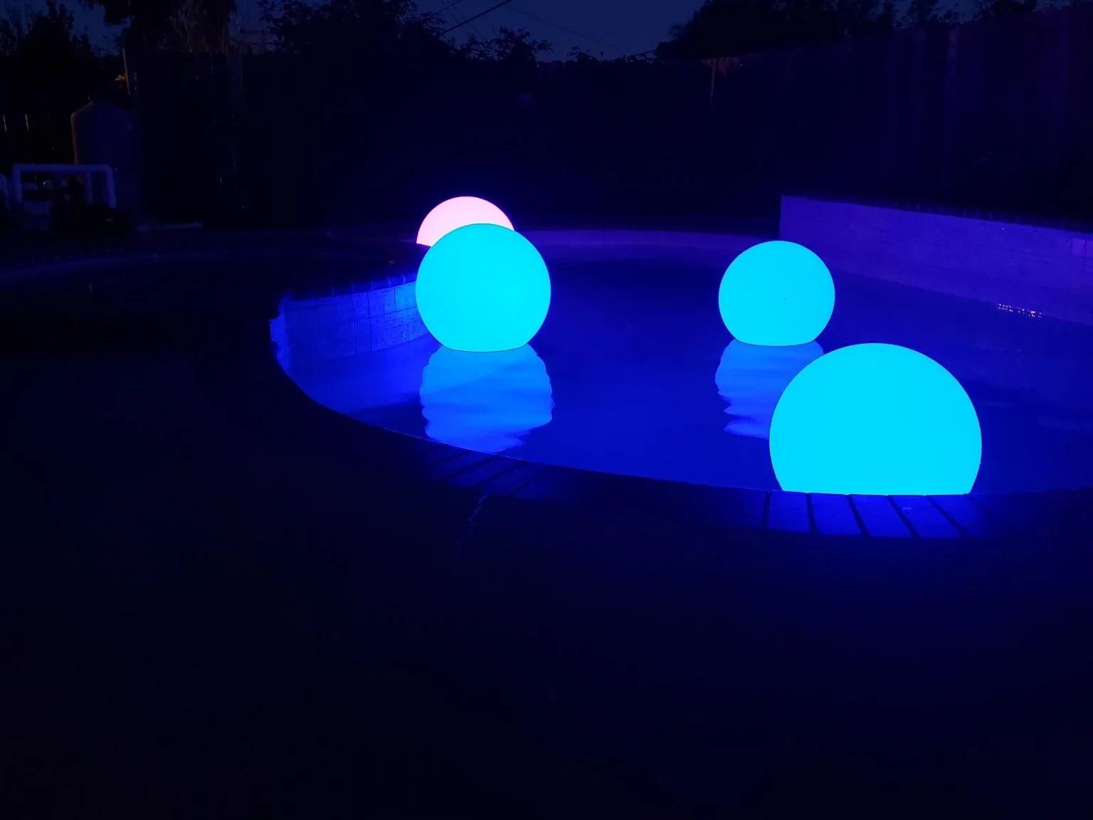 LED+Floating+Balls+2.jpg