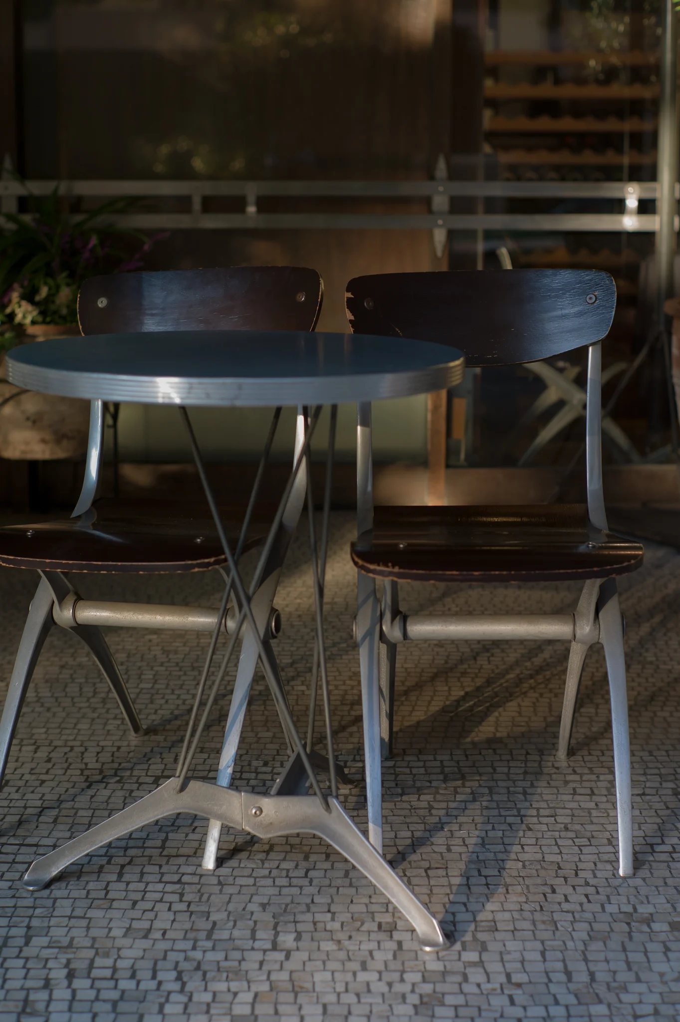 2 Chairs, Table