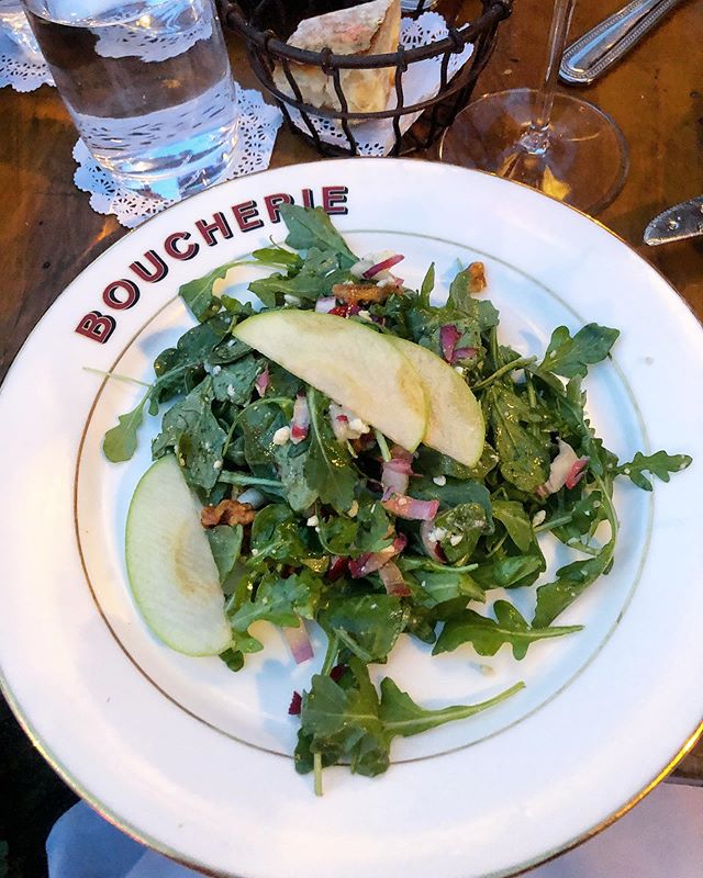 My NYC #RestaurantGuide Is Up! Link in bio‼️ I&rsquo;m launching it with a picture at @boucherienyc , a traditional French brassiere and steakhouse 😋🇫🇷 ➡️one of my most asked questions on instagram and IRL, is &ldquo;where should I go to eat in NY