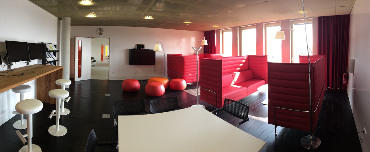 The eLab resembles a modern start-up environment with large chairs for students to confer with each other or to hold meetings.