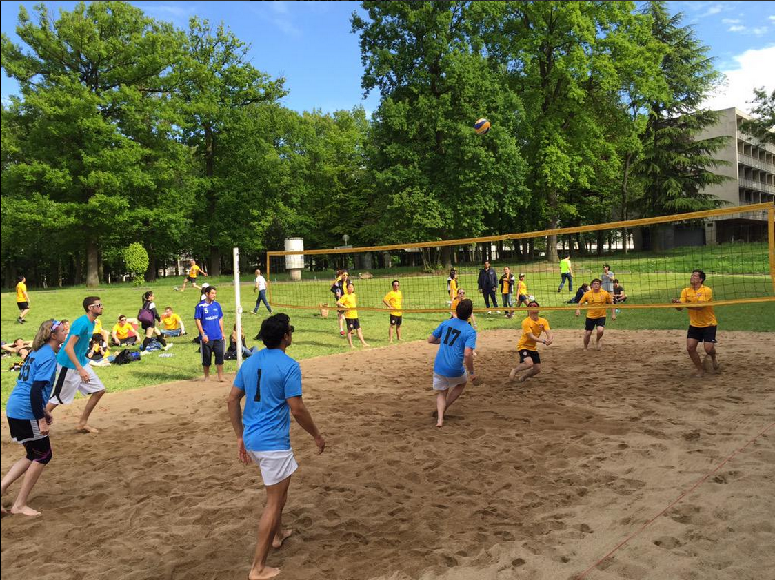#10. Beach volleyball heating up with matches between @cranfieldmngmt vs. @IEbusiness and @CambridgeMBA vs. @theESADEmba. (via HECParisMBA )
