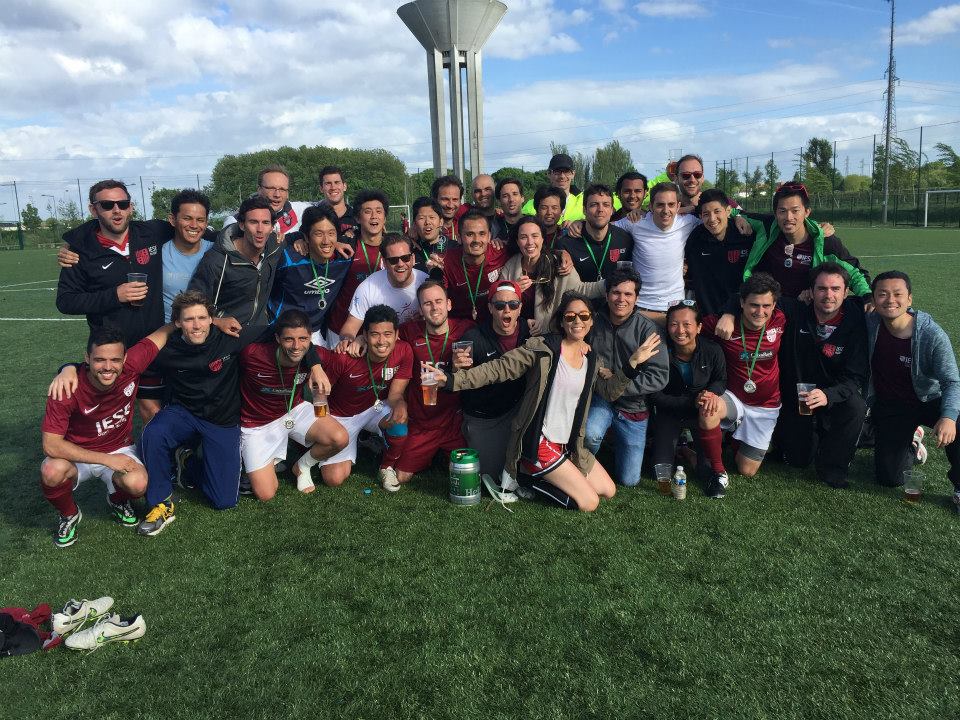#19. IESE team pic on the field! (via MBAOnly )