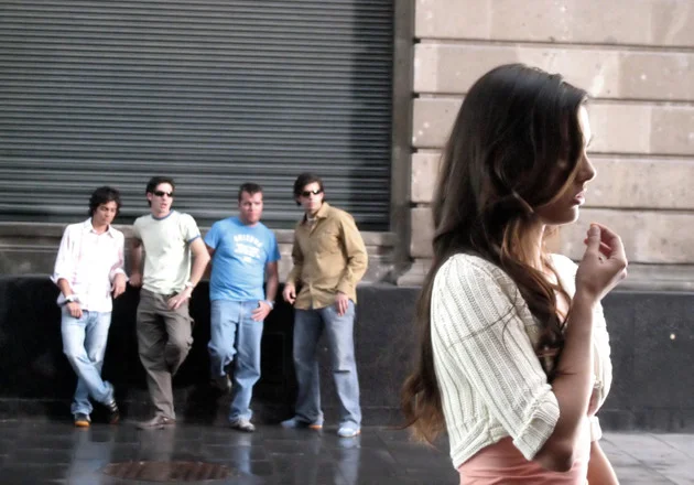 The 10 Commandments of Flirting for Guys (From a Female’s Perspective)