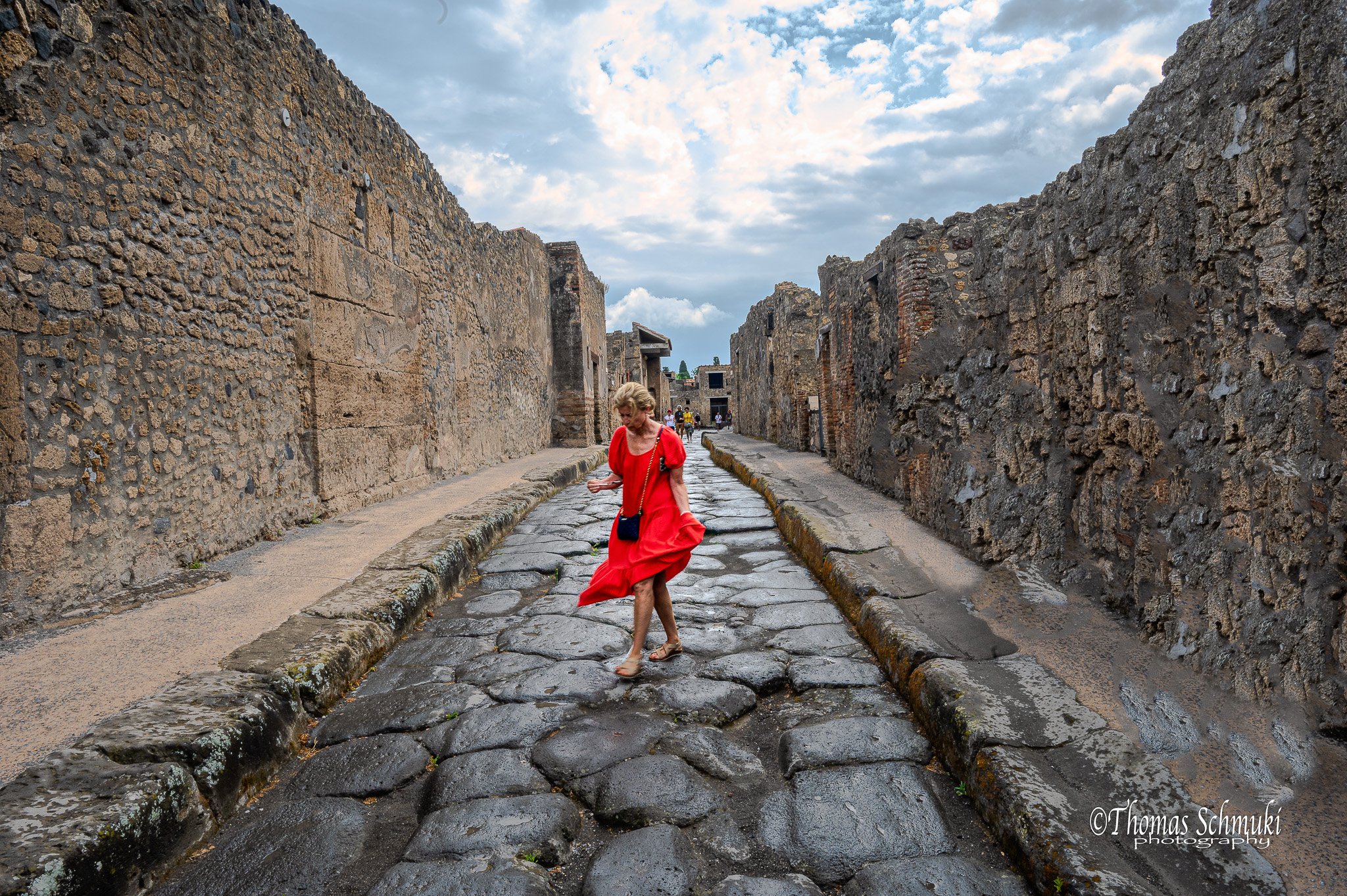 The streets of Pompeii, Lady in Red