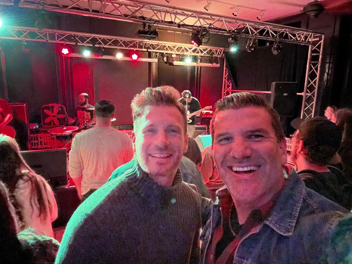 Look who&rsquo;s in town! Just a couple dudes checking out some music on a Friday night, @toryhanna and our brother @billykeaneofficial, who&rsquo;s back in Mass for a few days! Have a great weekend y&rsquo;all from all of us in the Treatyverse!