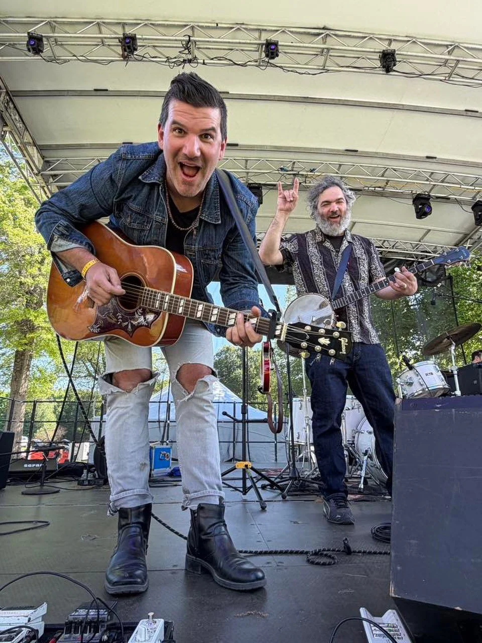 Getting ready to rock n roll with the release of our new album, Kept Rising, on June 12! Pre-save for the album now available by clicking the link in our bio or below. Pre-save this puppy now and spread the word!

nfan.link/Whiskey-Treaty-Roadshow