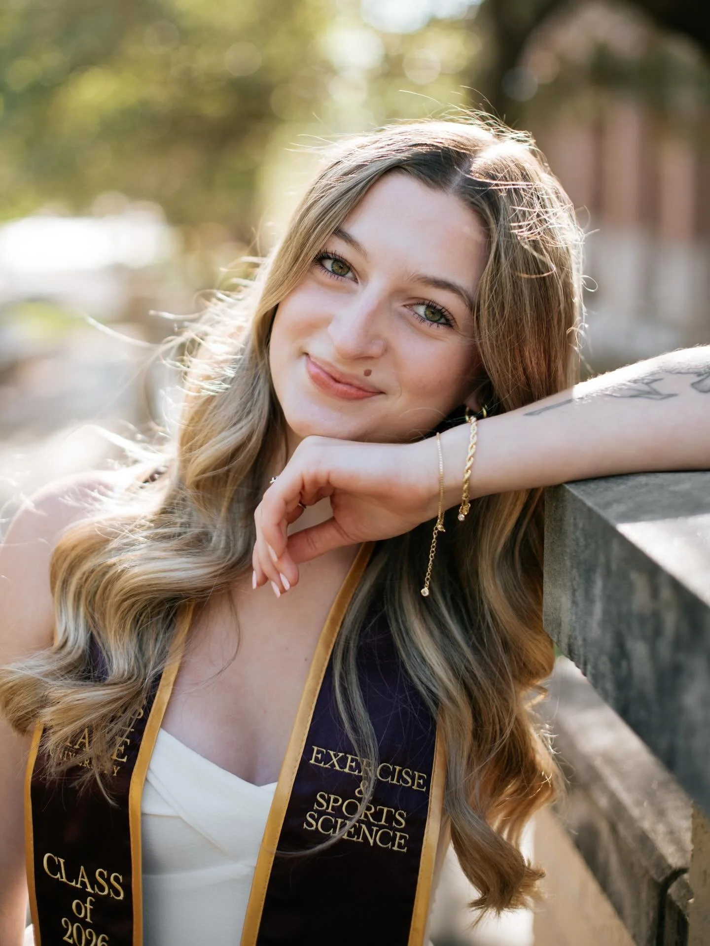 It&rsquo;s definitely the prettiest time of year, because LOOK AT THESE GRADS BEING SO ACCOMPLISHED AND GORGEOUS 🥹 
Also I&rsquo;m gearing up for spring weddings, and I&rsquo;m feeling the cup of life is extremely full in the very best way!

Senior 