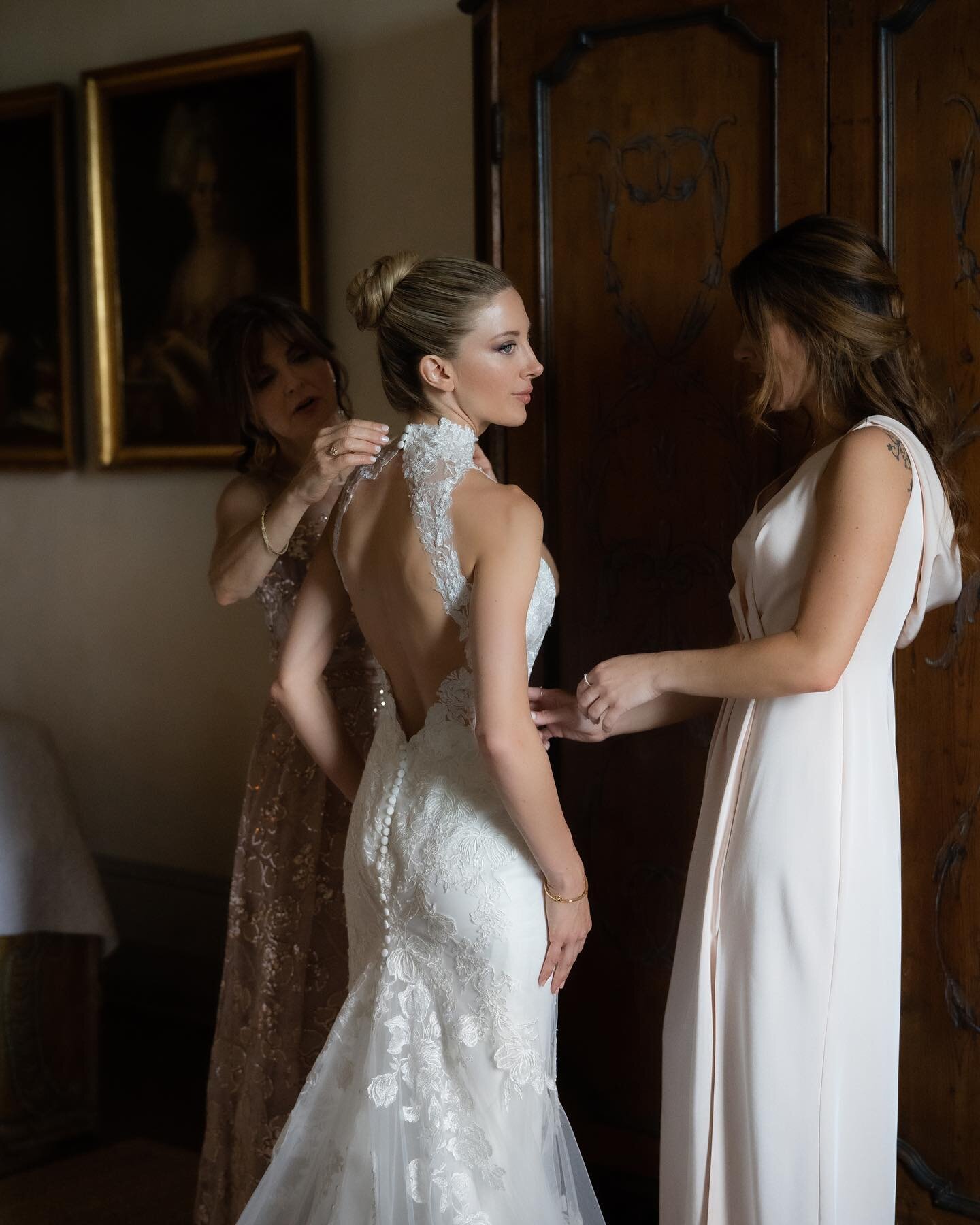 Jackelyn.

Planning &amp; Design @exclusiveitalyweddings 
Photography @elisabettamarzetti Video  @giuliocantarella_wedding Ph assistant @elenabaranchuk_ph MUA @laranavarrinimakeup 
Flowers @larosacaninafirenze Venue @cetinale 

#tuscanwedding #weddin