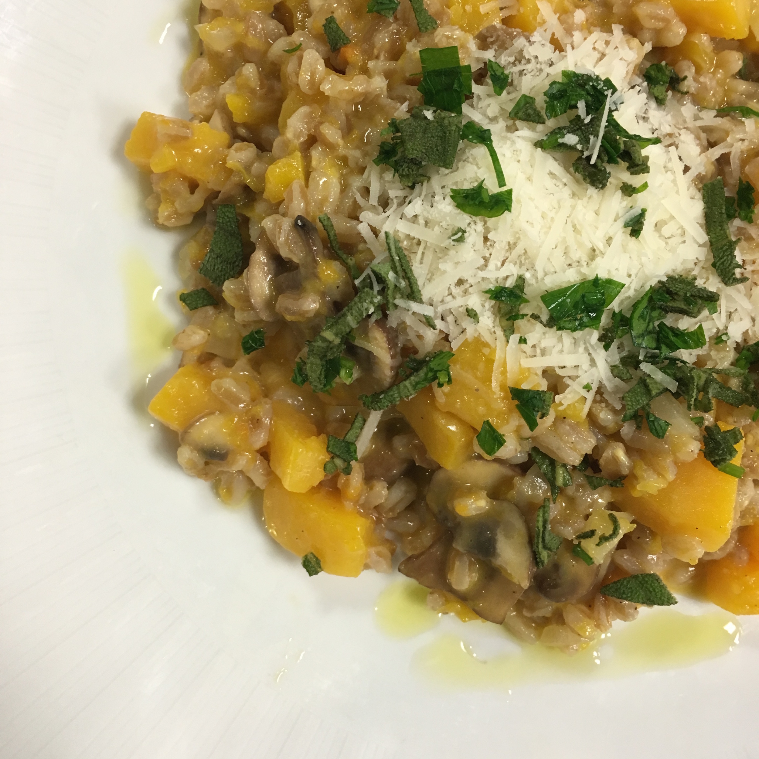 FARRO IS A DELICIOUS WHOLE GRAIN WHICH IS NOT USED ENOUGH! THIS DISH IS DEFINITELY BETTER SUITED FOR COLDER WEATHER BUT IT WAS STILL DELICIOUS!