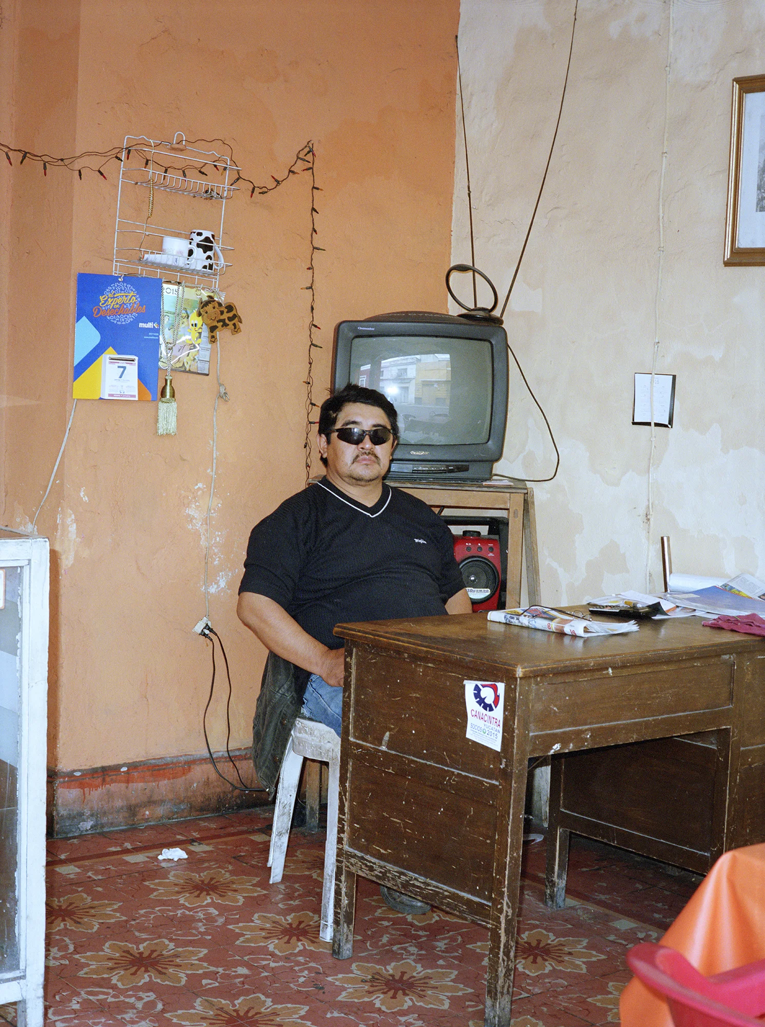 09_YUCATAN_SHADES_OFFICE_2016_RG.jpg