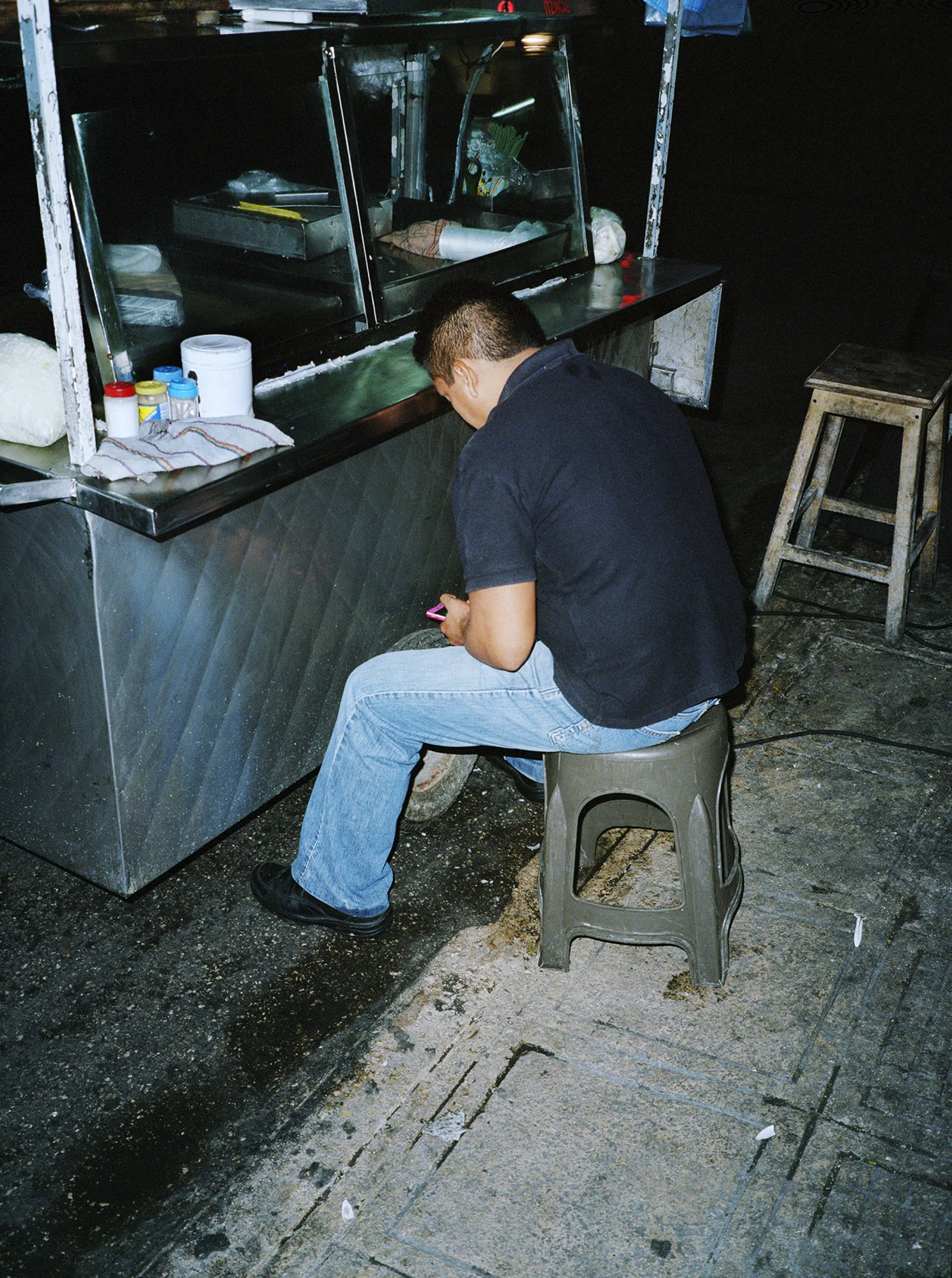 18_TEXTING_HOTDOGSTAND_YUCATAN_2016_RG.jpg