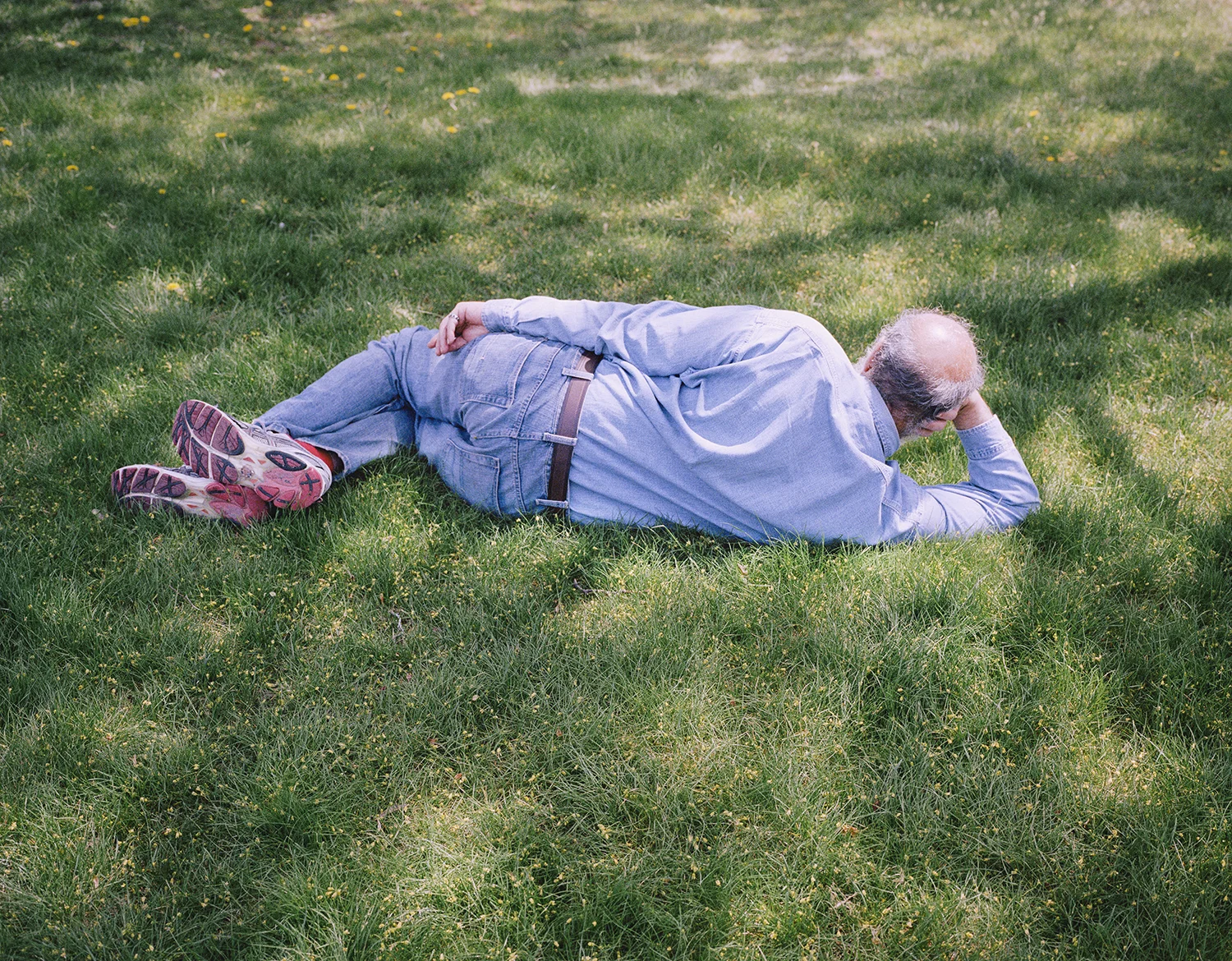 Lounging_Bluekit.jpg