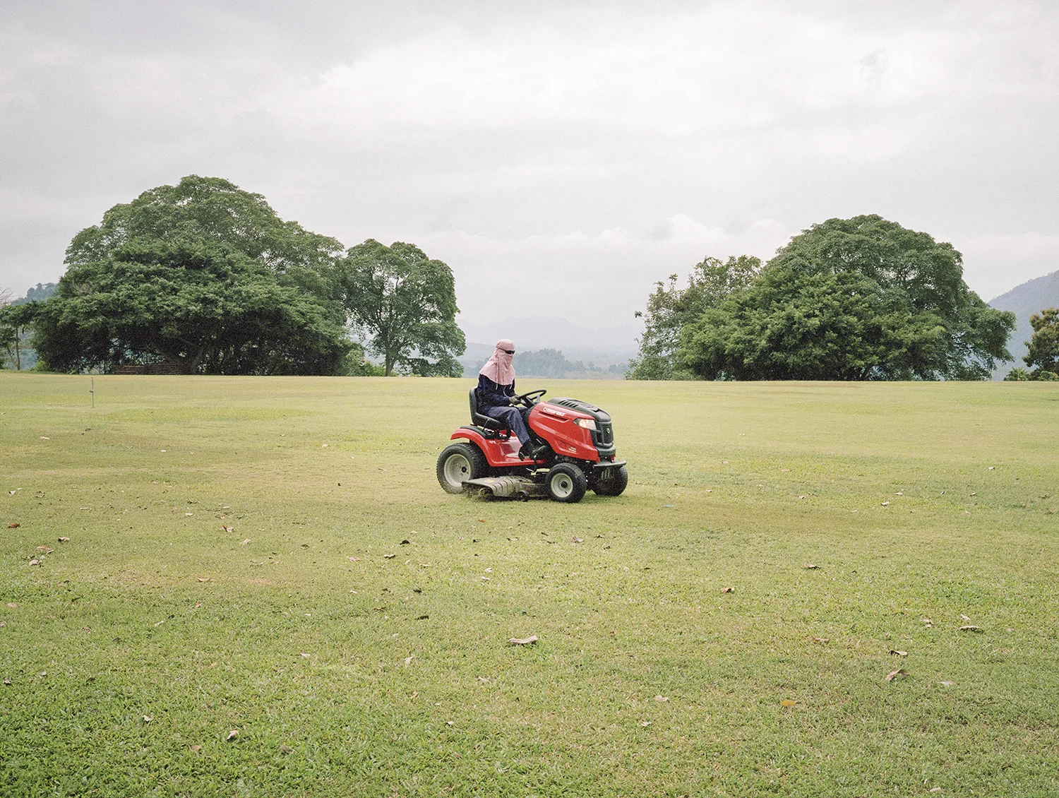 2017_THAILAND_SUNGLASSMOWER_CANVAS.jpg