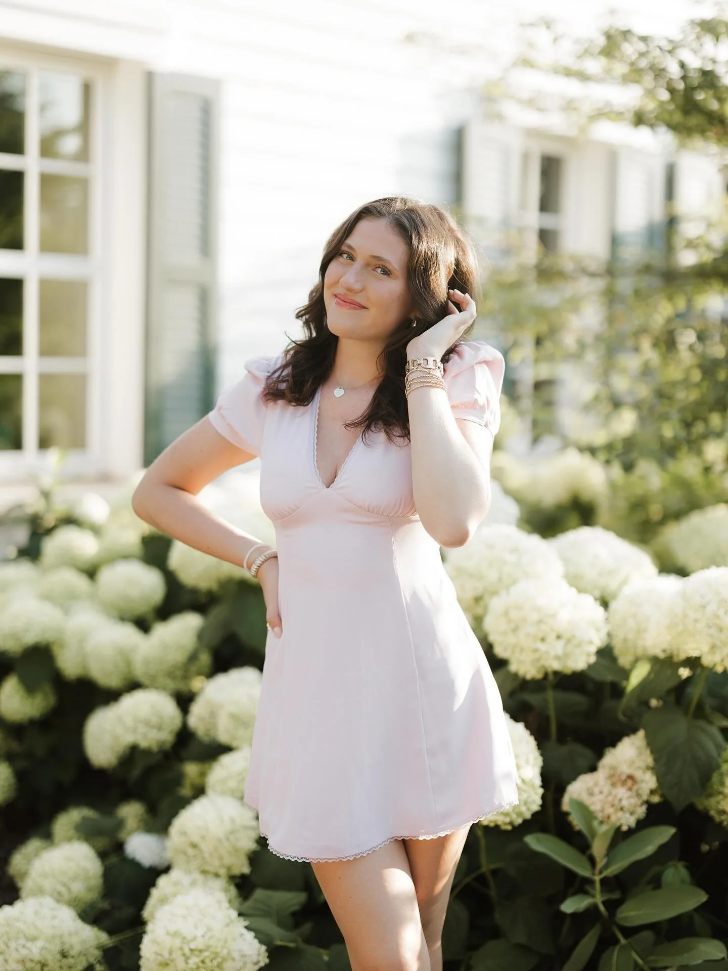 Here to let you know that 1) @makenna_newq is ADORABLE and 2) I still have some dates available for senior sessions in September!!! Let your friends know!!! Link in bio 🫶🏻