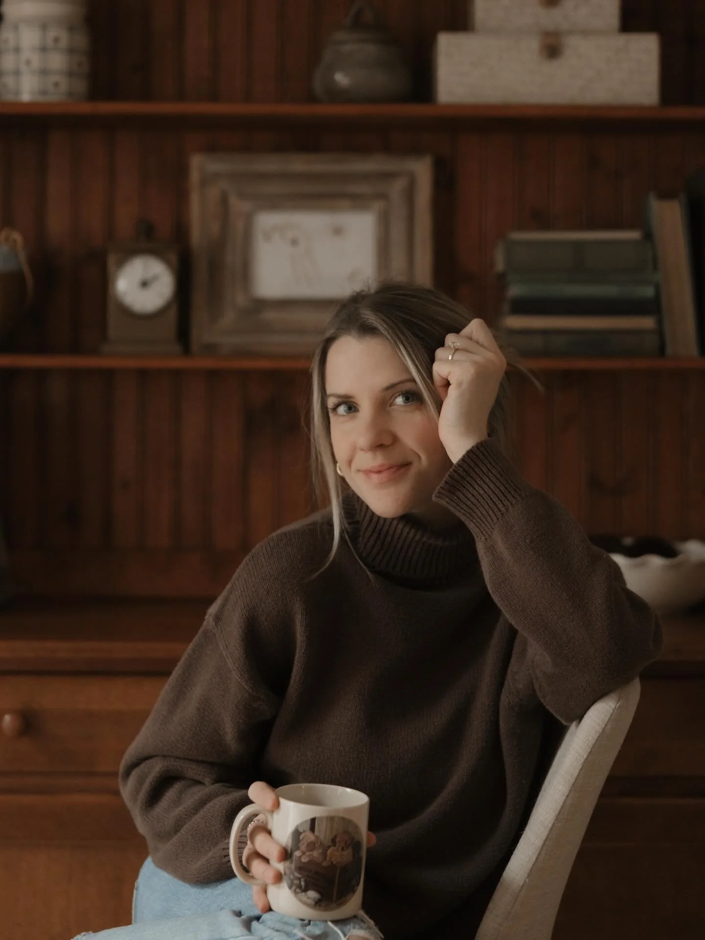 An updated introduction 🤎 hi, I&rsquo;m Lexi! I&rsquo;m a mama of two sweet little girls living in Madison (born + raised!). I love love love my simple little life in our cozy home filled with lots of books and thrifted treasures. I&rsquo;m going on