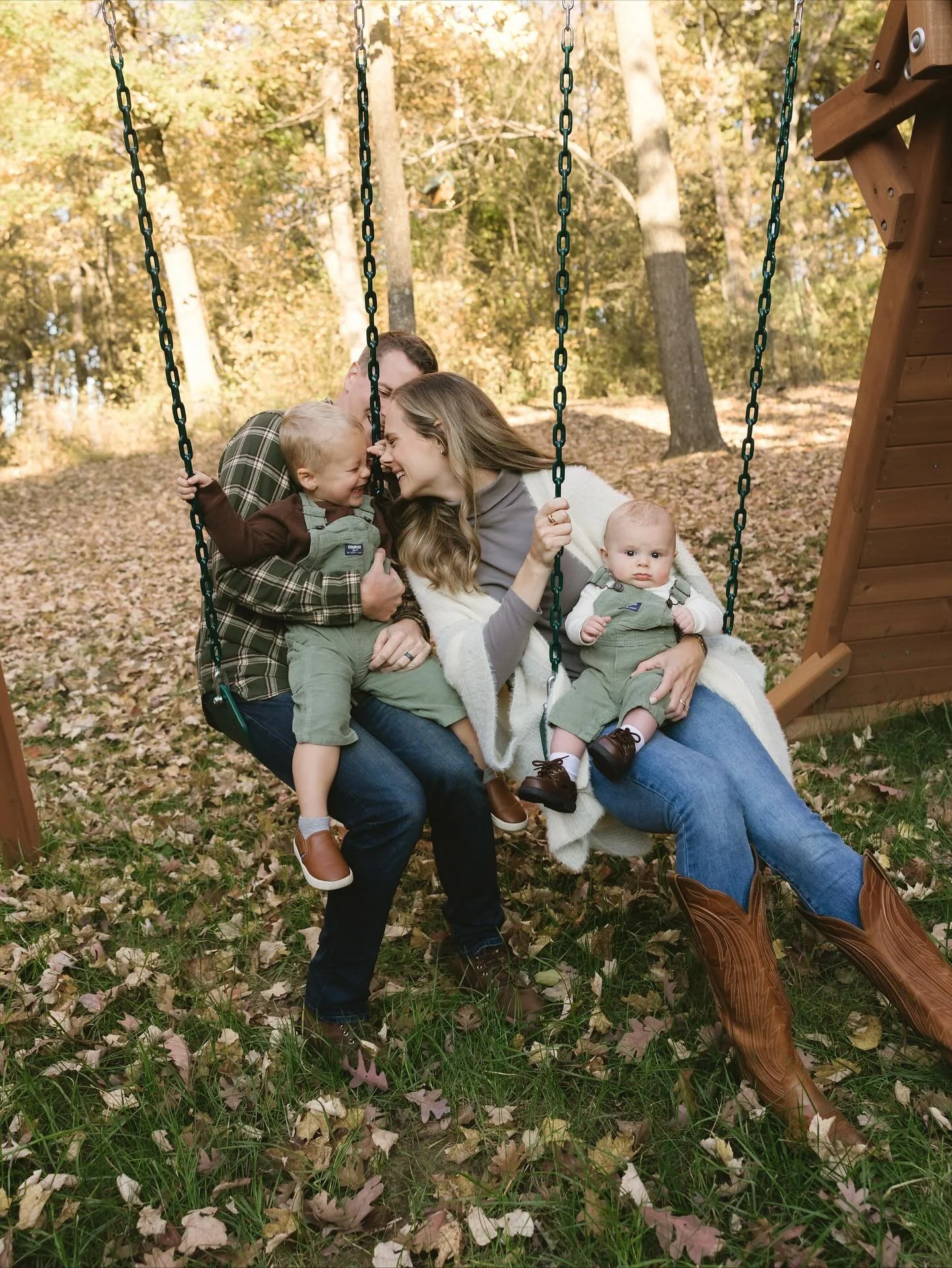 One of my favorite shoots to date 🍂

I responded to Allie&rsquo;s Instagram story a couple of weeks ago when she posted her sweet little guy running through their gorgeous backyard. I told her she NEEDED to get some family photos taken back there, a