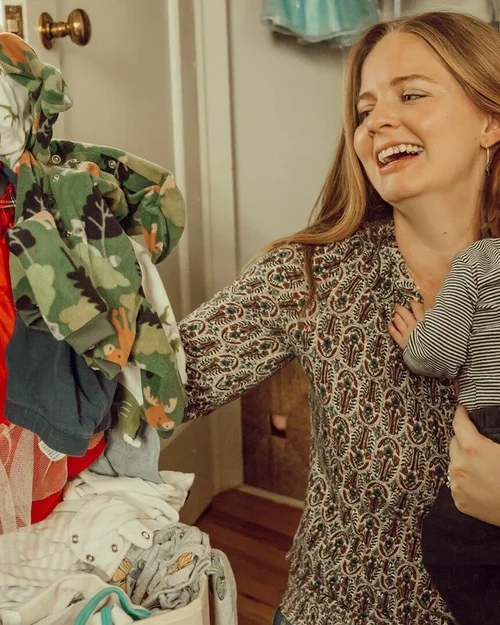 Kelsey Scott smiling and holding a bouquet of flowers