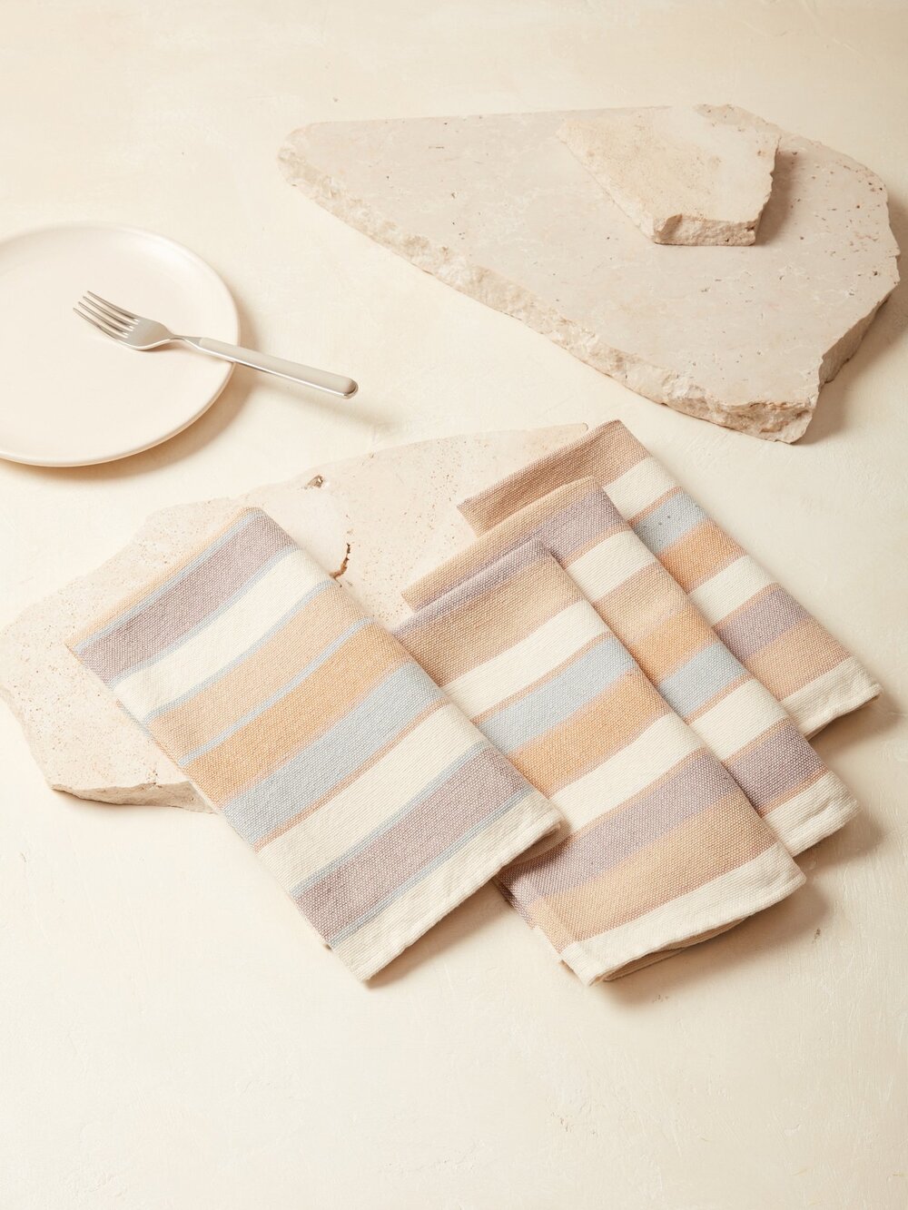 Sustainably Chic | Sustainable Fashion & Lifestyle Blog | The Best Sustainable Reusable Cloth Napkins | MINNA.jpg