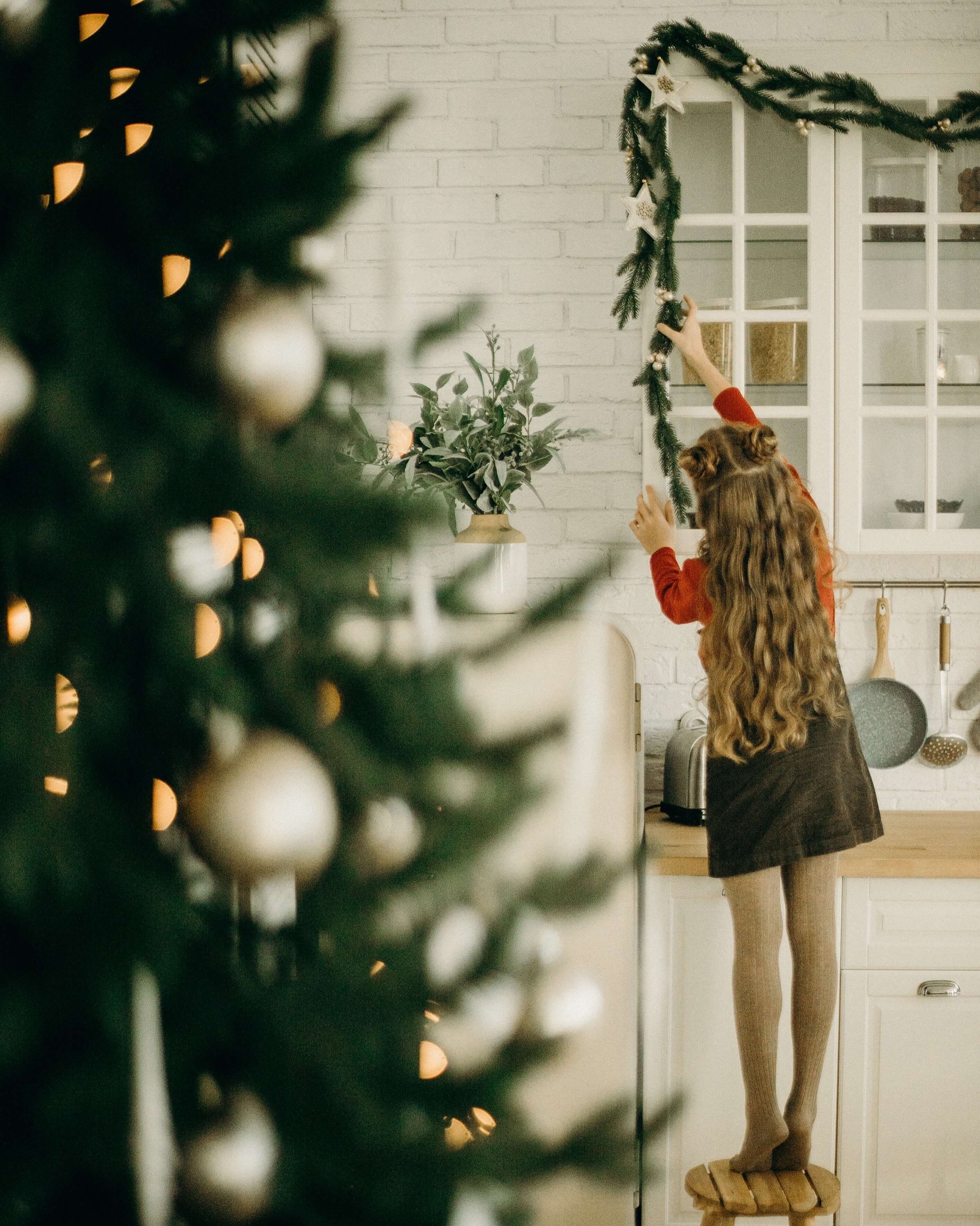 Sustainable Christmas Decor: 8 DIY Ideas To Try & 14 Brands To