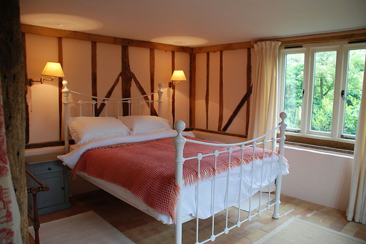 romantic-double-bed.jpg