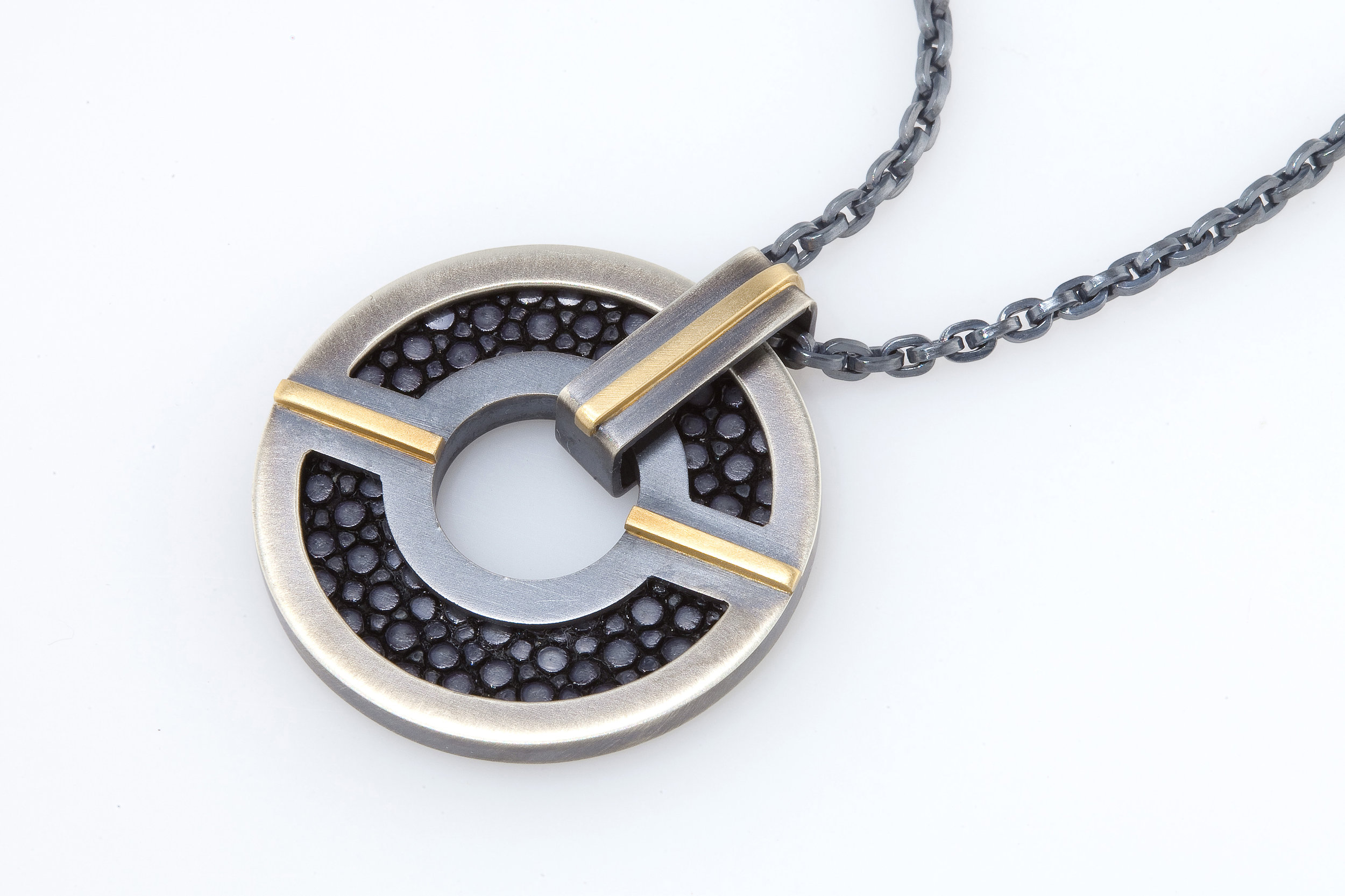 Stingray Donut Pendant.jpg