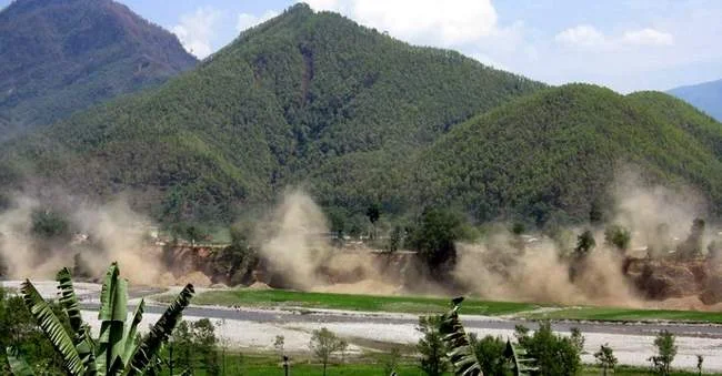 Jacksonville man risks life to provide aid...