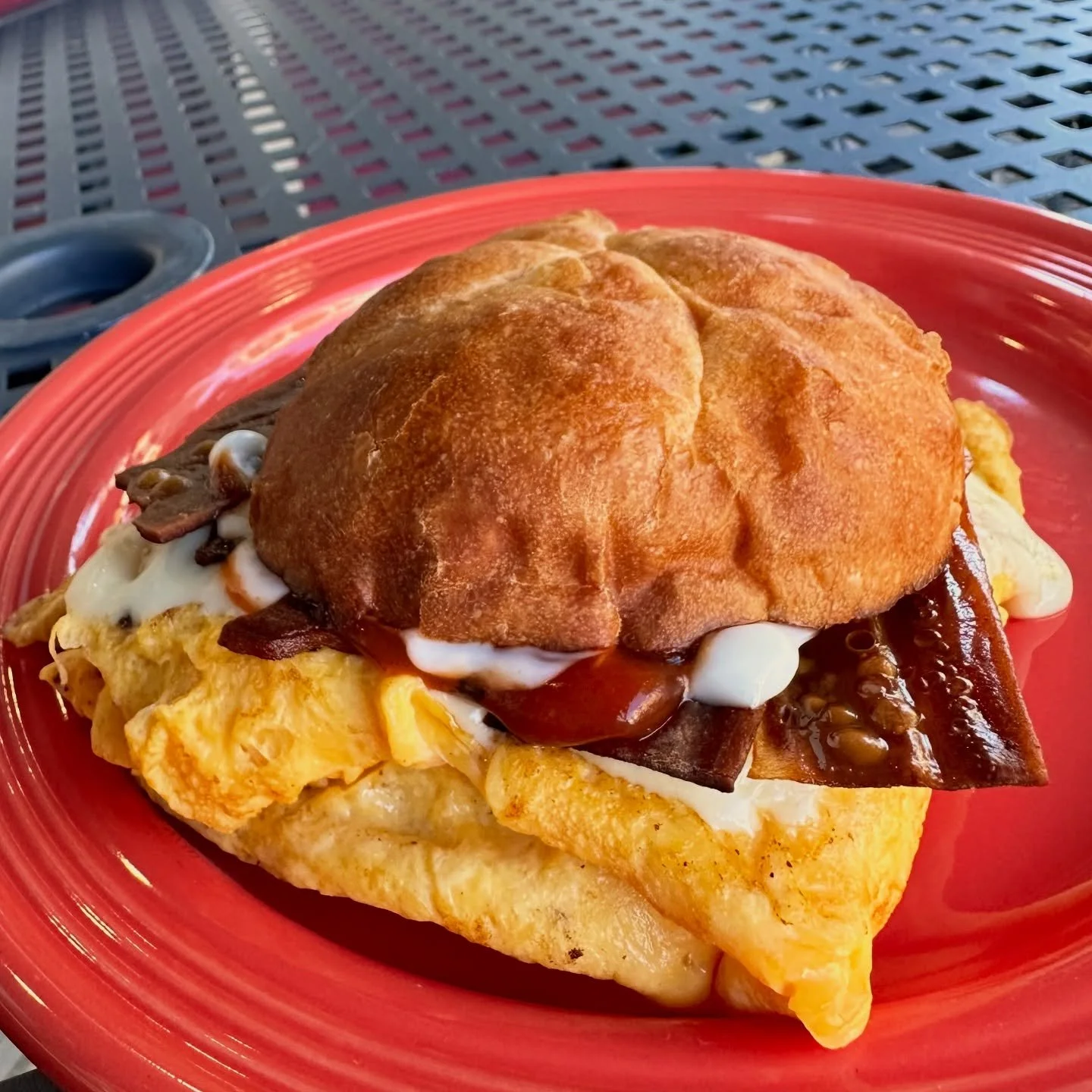You know you can order off our breakfast menu all day, right? Take for instance, one of our Bodega Sandwiches, made with egg, cheese, and seaweed bacon on a soft brown bun with ketchup and mayo. It could be in your hands NOW even&hellip; We think tha