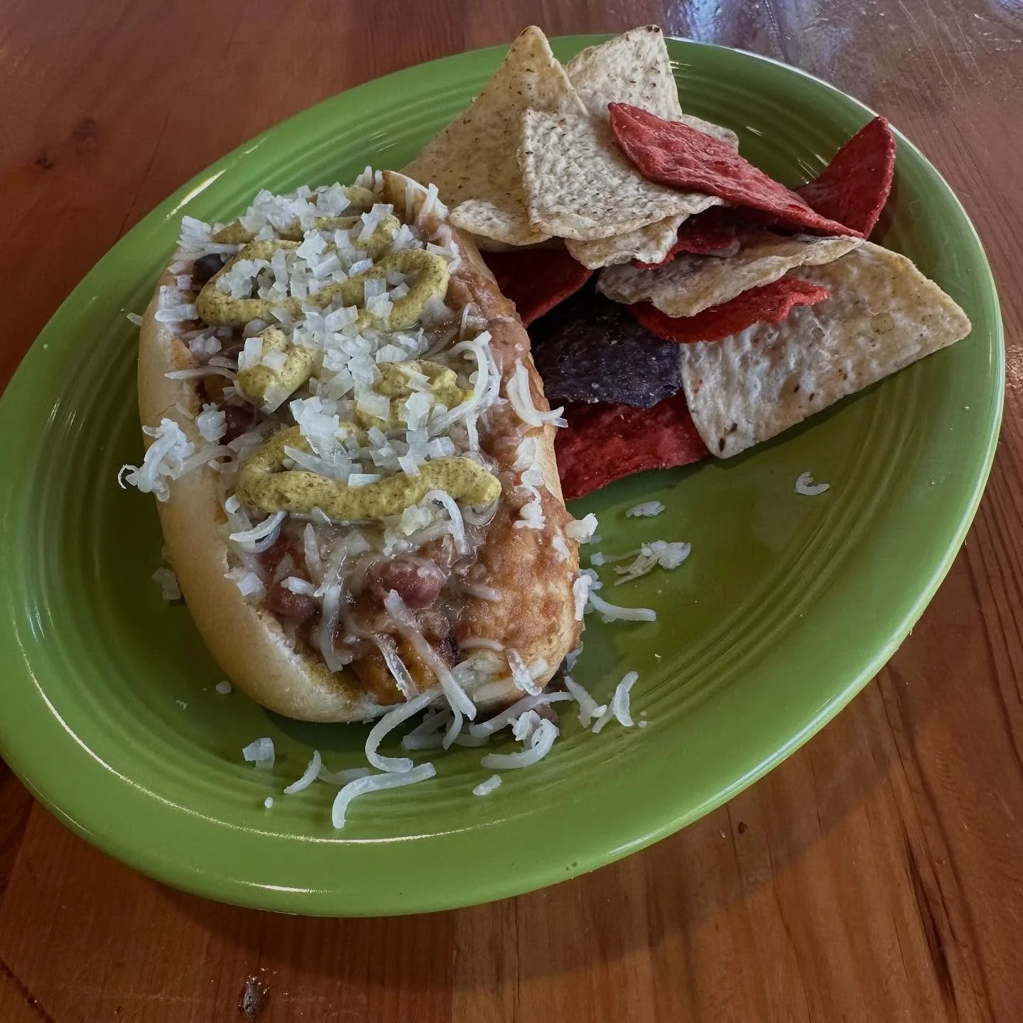 Hey ya weiners!  Its chili dog time!

Chef Maxito&rsquo;s 3 bean chili and an @uptonsnaturals dog on a steamed bun, topped with @hemme_brothers_creamery cheddar or @thebehive garlic shreds, spicy brown mustard, and super fine onions! Served with a si