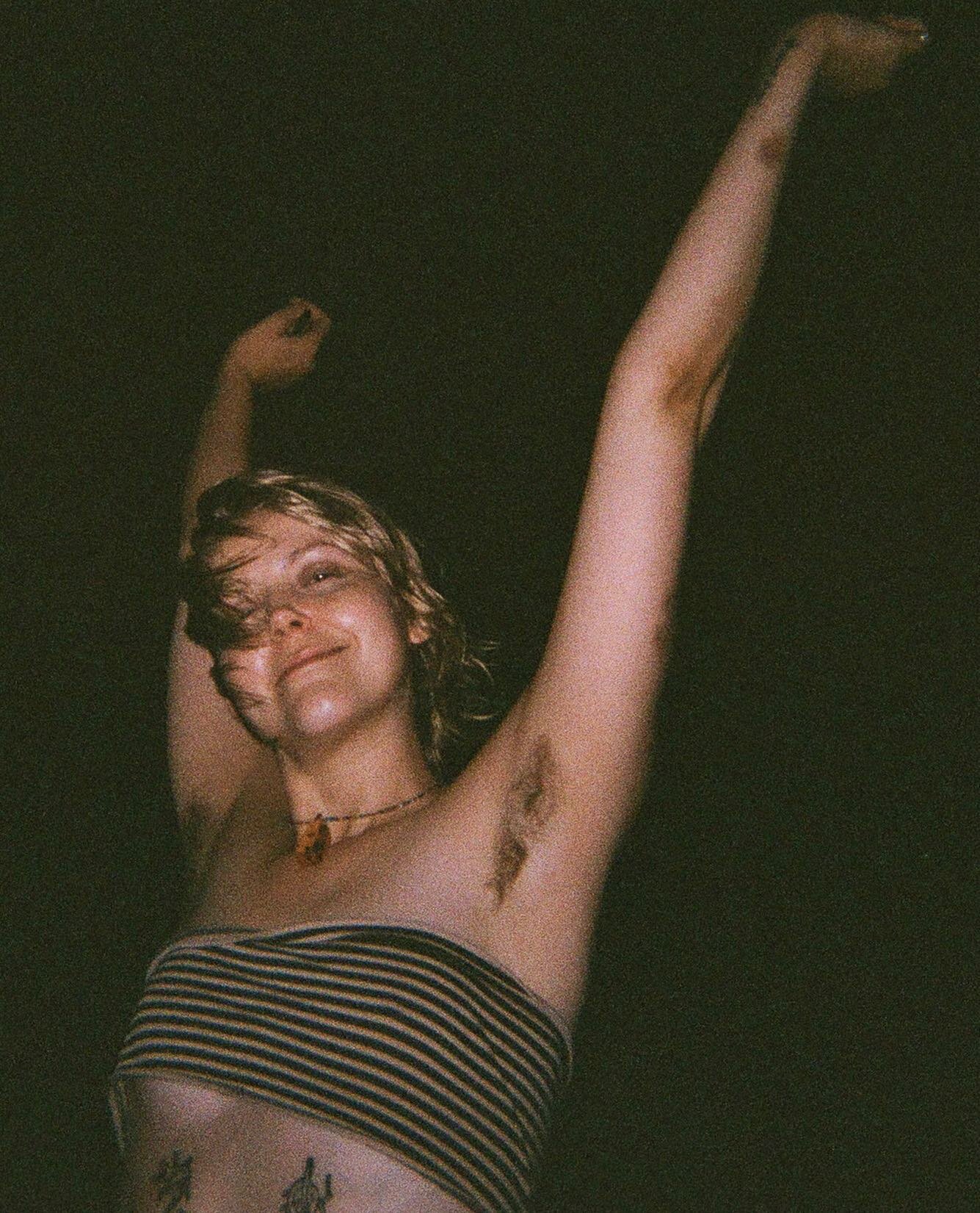 Fish-shaped armpit hair 🐟
By @scoutgillett
#35mm