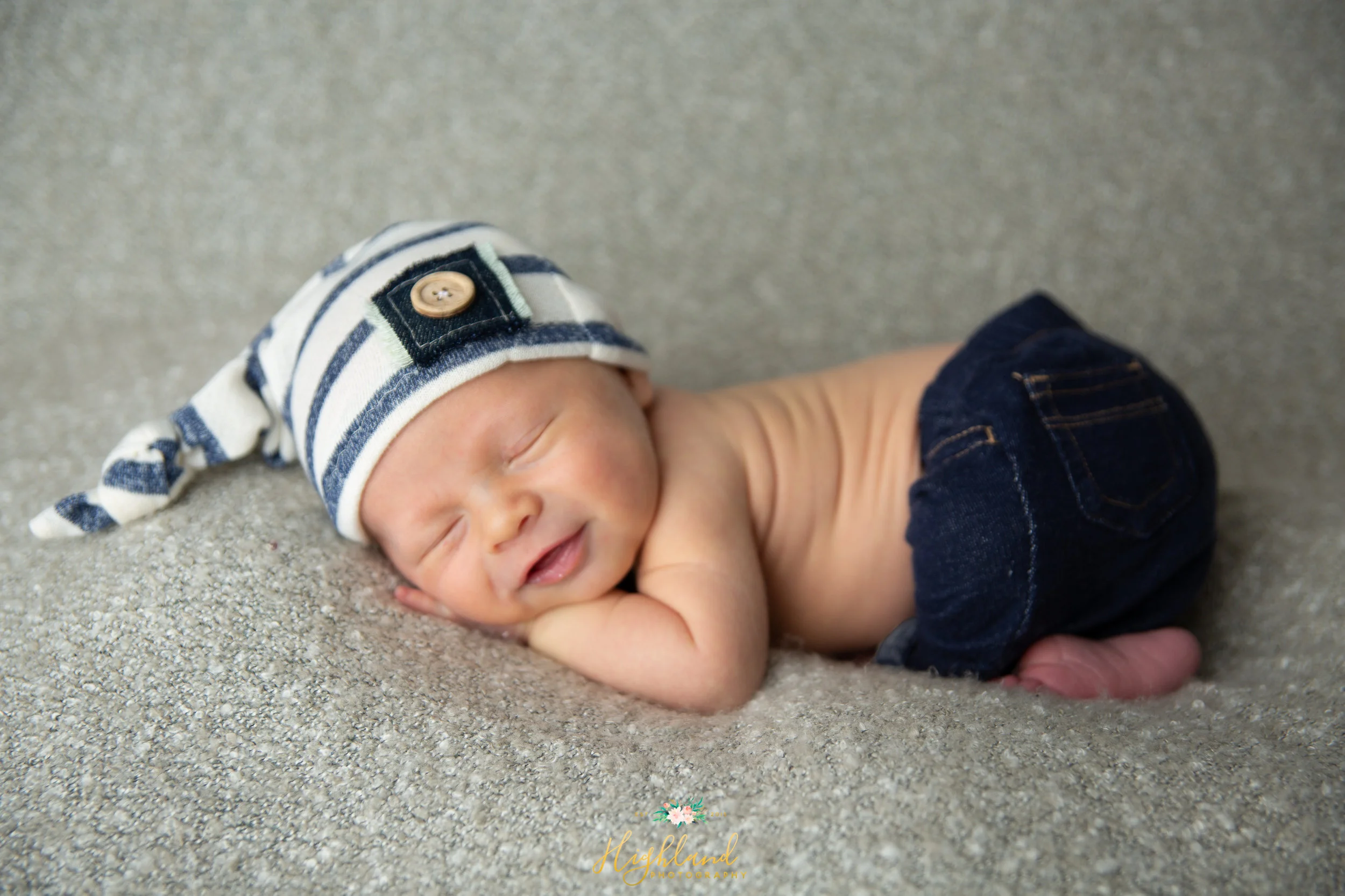 Newborn session- logo-10.jpg
