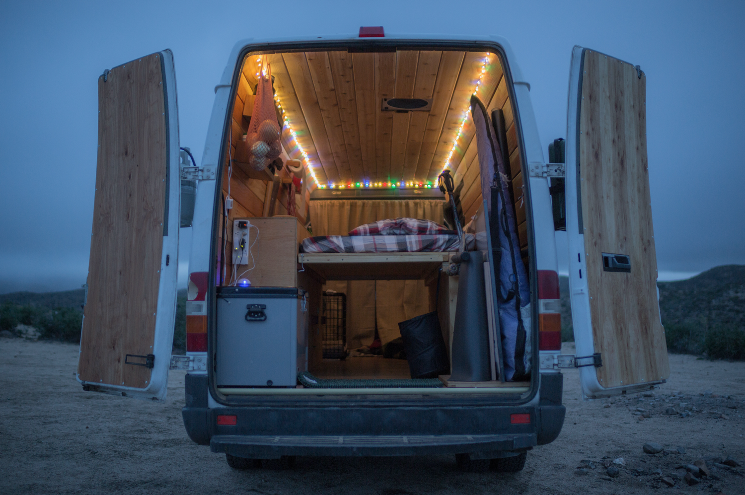 Массаж в фургоне. Газель vanlife. Самодельный фургон. Фургон для путешествий Газель. Дом на колёсах из газели фургон