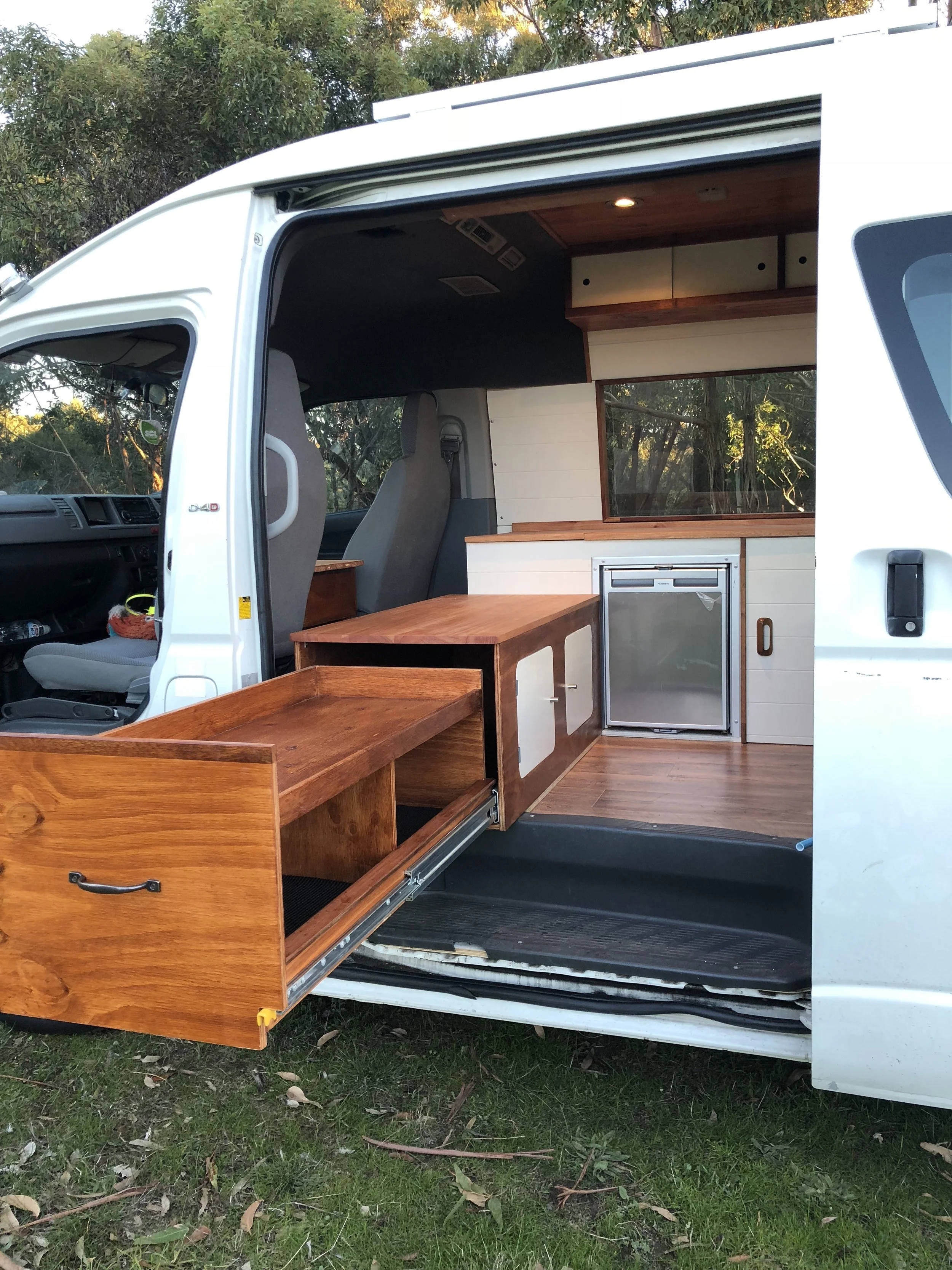 toyota commuter van