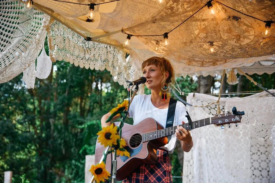 Alana Wilkinson Photo from : @theporchsessions
