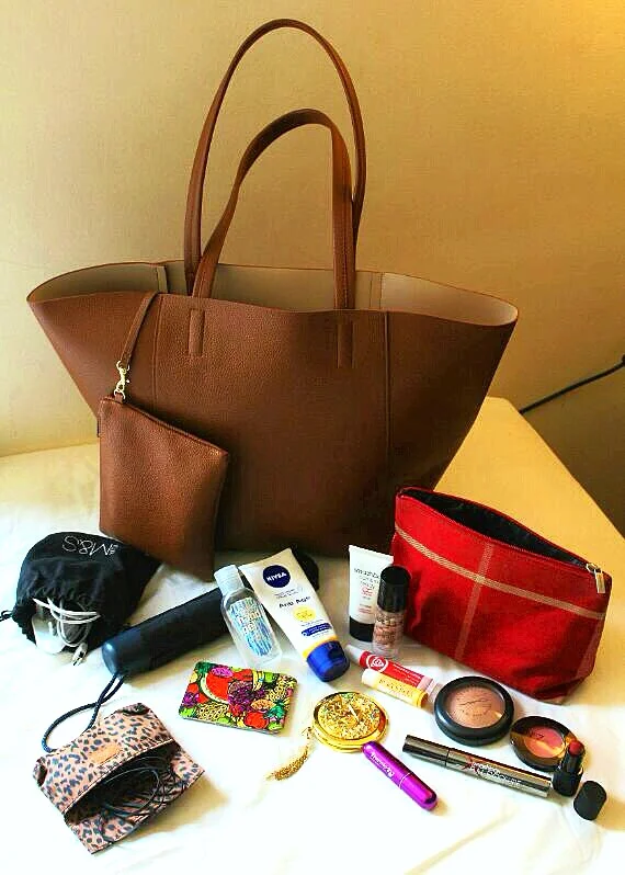 WHAT'S IN YOUR BAG: With Brown Beauty Blogger Tunrayo
