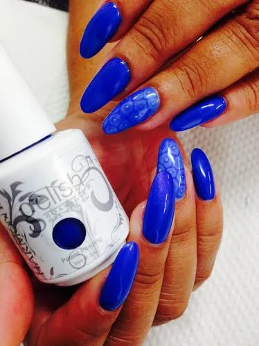 Nails shades of a summer Caribbean