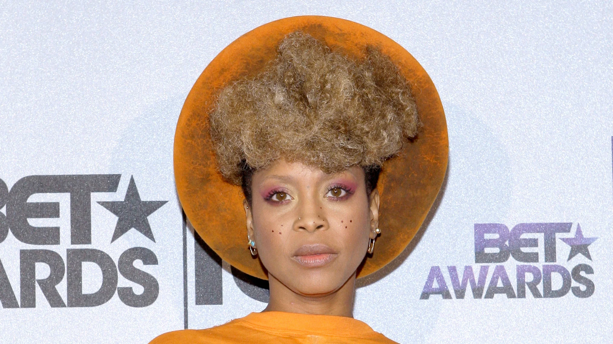 5 Erykah Badu Songs We Absolutely Love! Happy Birthday Queen!