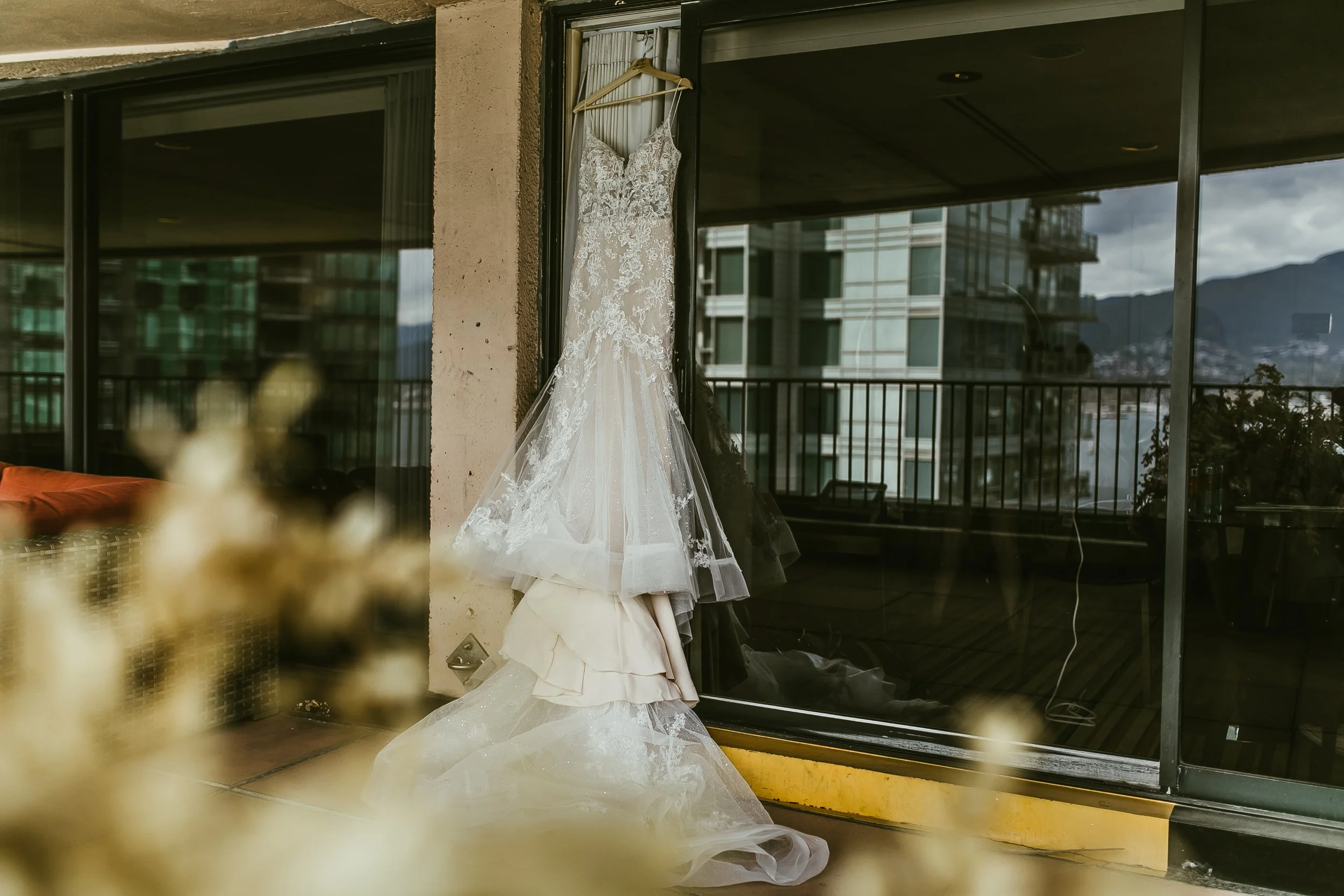Vancouver Wedding Photographer. Pinnacle Hotel Harborfront Wedding.