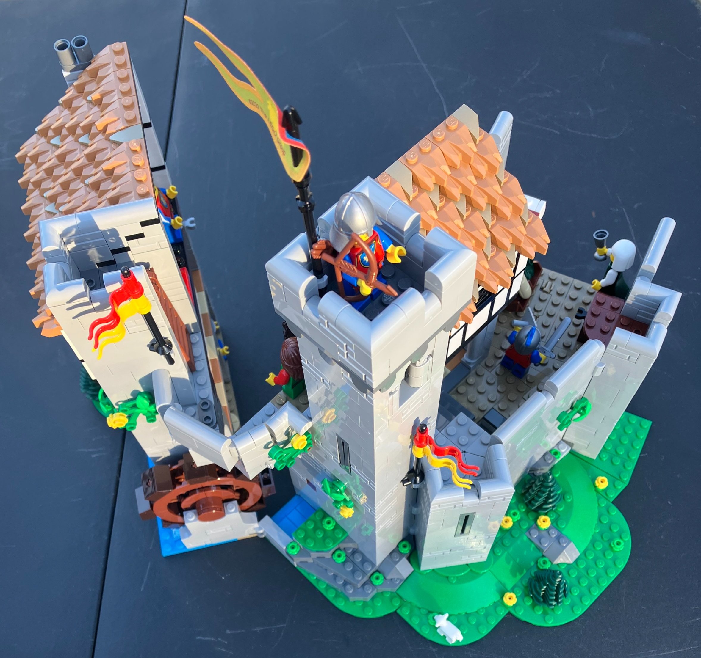 LEGO Icons - Lion Knights Castle (10305)