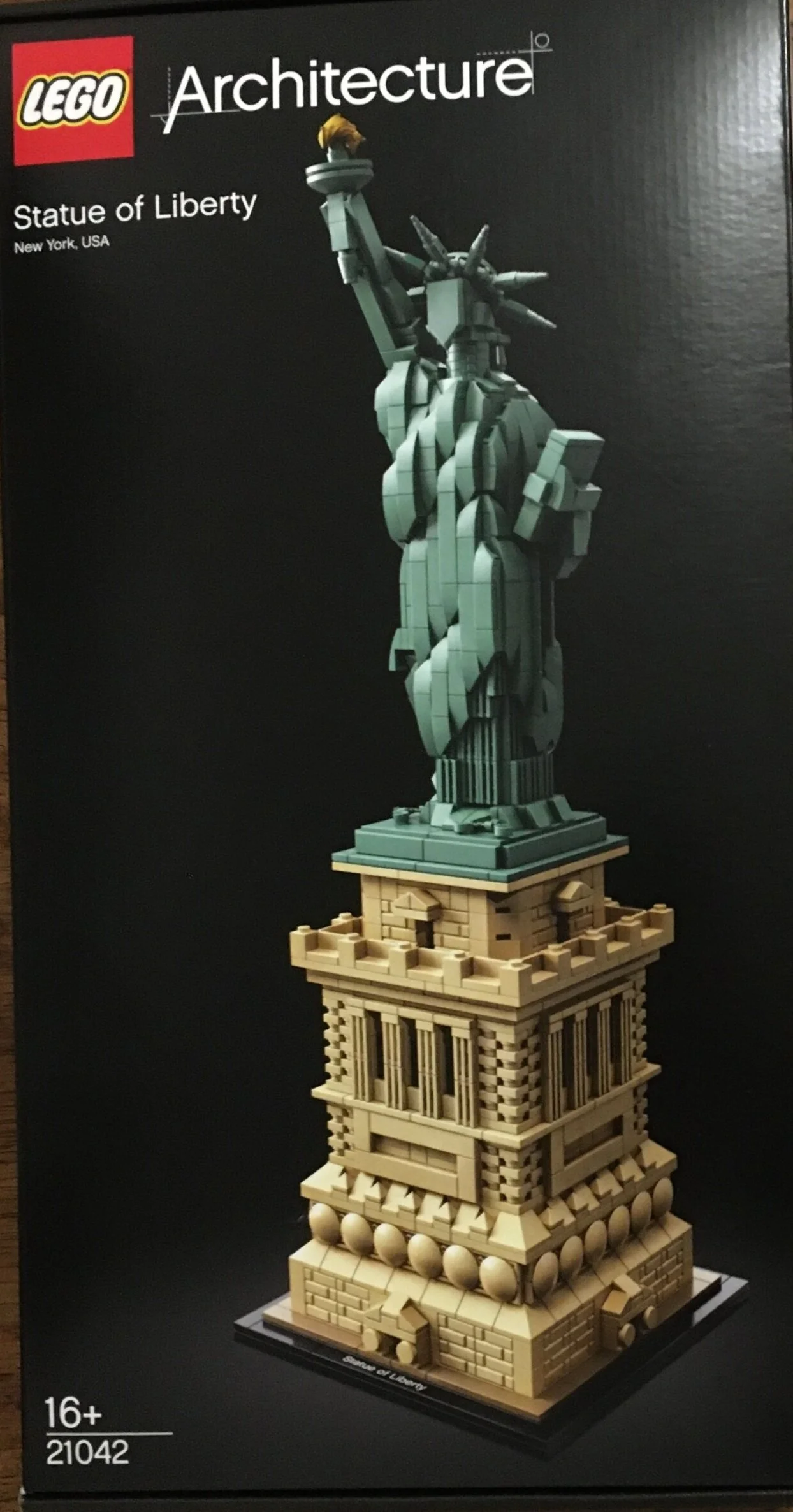 LEGO 21042 Architecture The Statue Of Liberty Detailed Pedestal Building Set