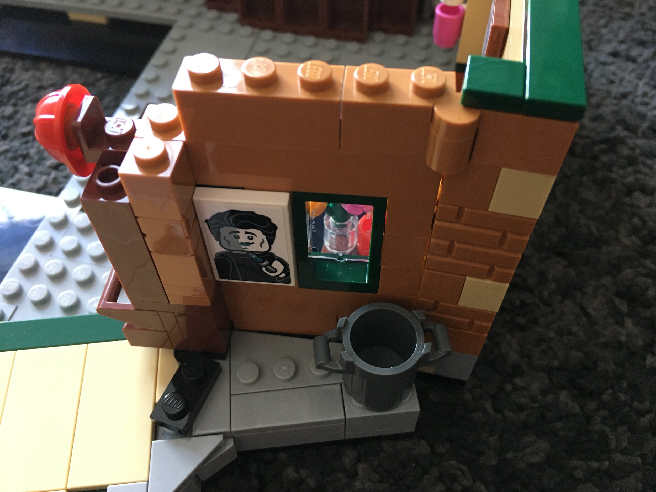 LEGO® Ideas review: 21319 Central Perk  New Elementary: LEGO® parts, sets  and techniques