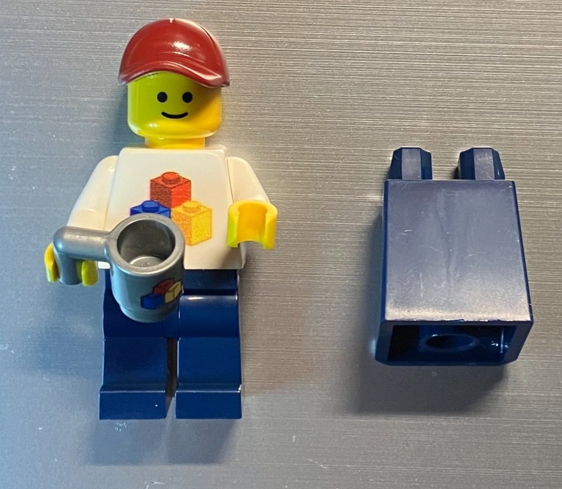 I don't play roblox but I wanted to test my sorted LEGO technique with  something simple, I didn't want to draw on the brick so I didn't do that,  the inspiration for
