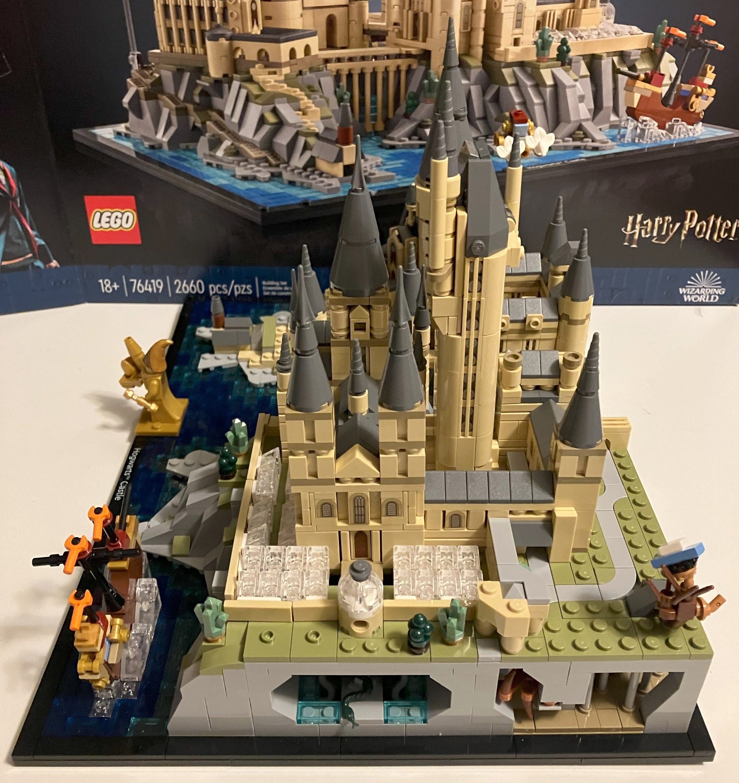  LEGO Harry Potter Hogwarts Castle and Grounds 76419 Building  Set, Gift Idea for Adults, Buildable Display Model, Collectible Harry Potter  Playset, Recreate Iconic Scenes from The Wizarding World : Home 