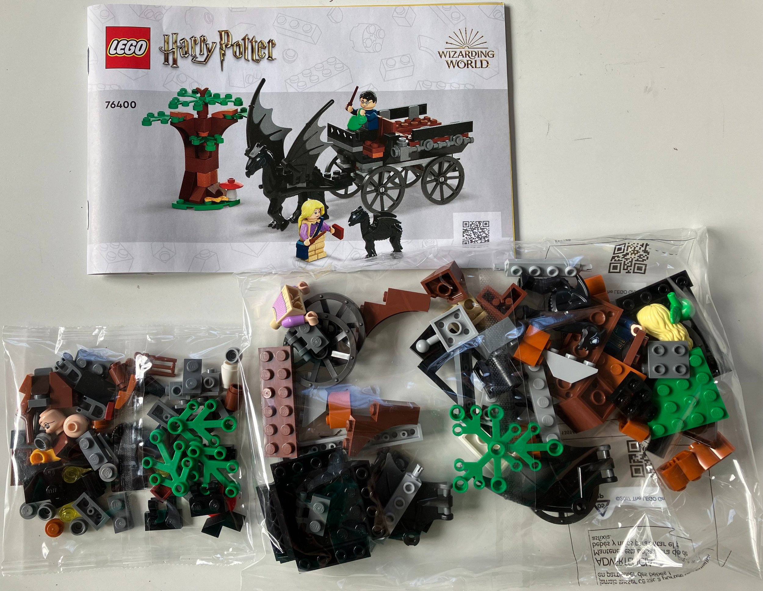 LEGO Harry Potter Hogwarts Carriage and Thestrals 76400 Building