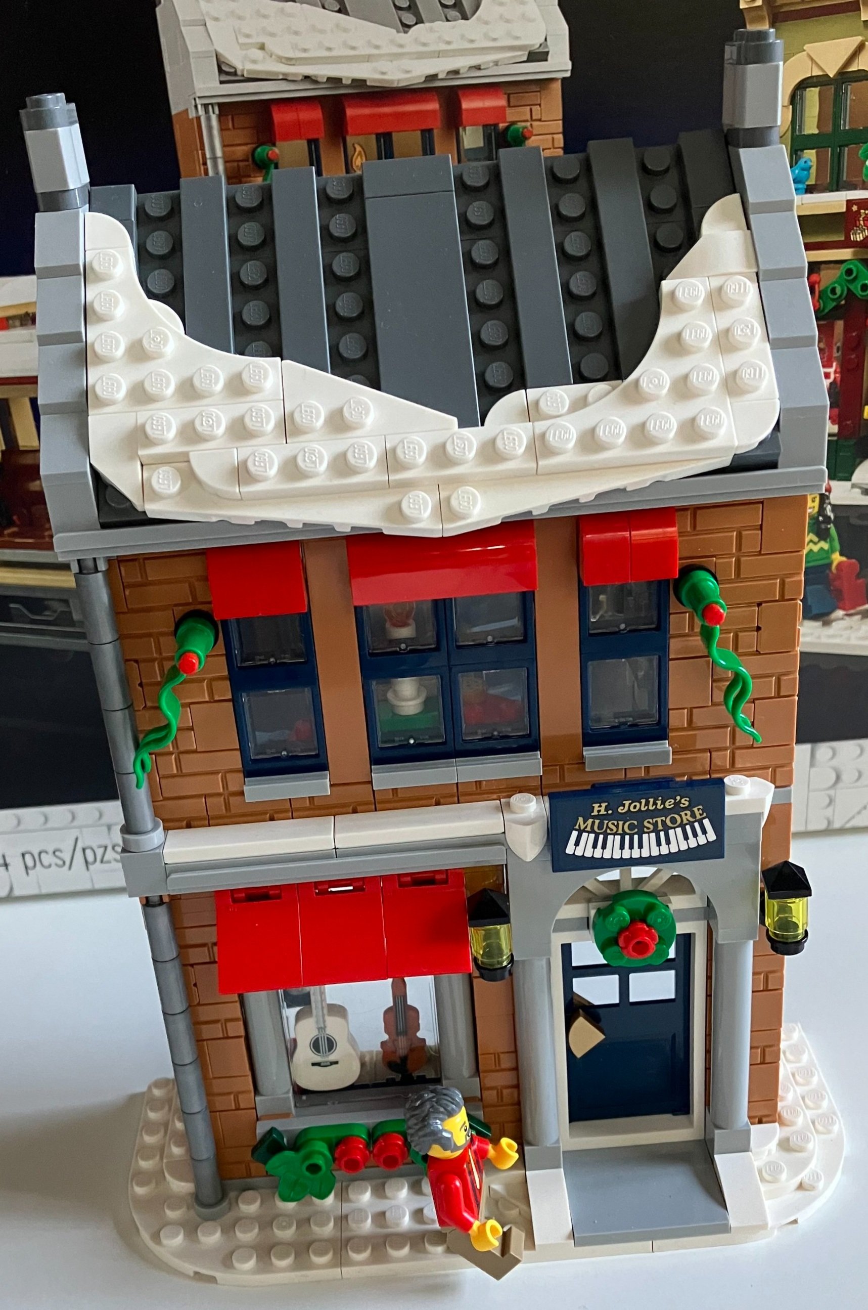 IVE FINALLY GOTTEN IT! LEGO 10211 GRAND EMPORIUM! I've wanted this for  years, and just today have gotten it. I've put it next to my petshop for a  photo. : r/lego