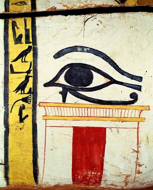 Wedjat Eye, detail from the sarcophagus cover of the Lady of Madja, ca. 1450 BC, Louvre 1B - Peter Willi.png