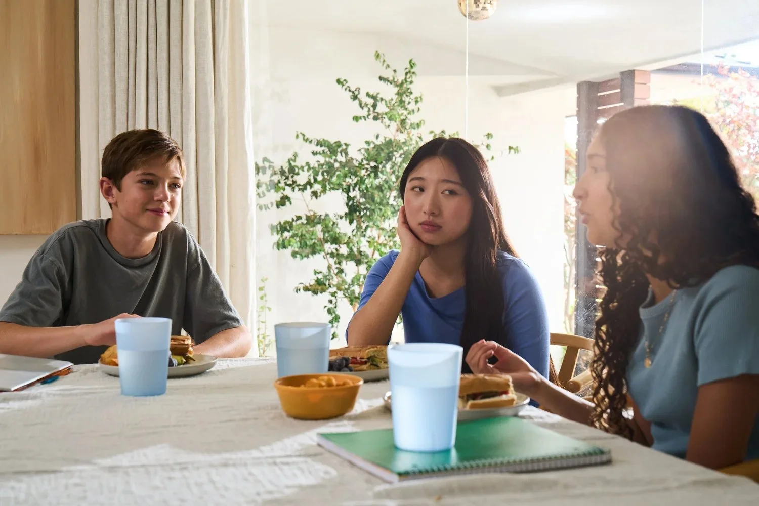 0925_EQUIP_Arfid_Group-Table_25816.jpg