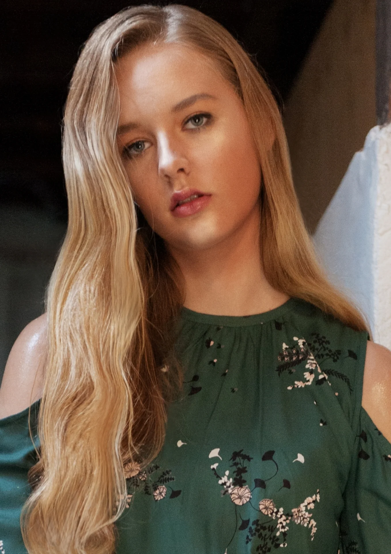 jennifer-ellis-glow-skin-highlight-makeup.jpeg