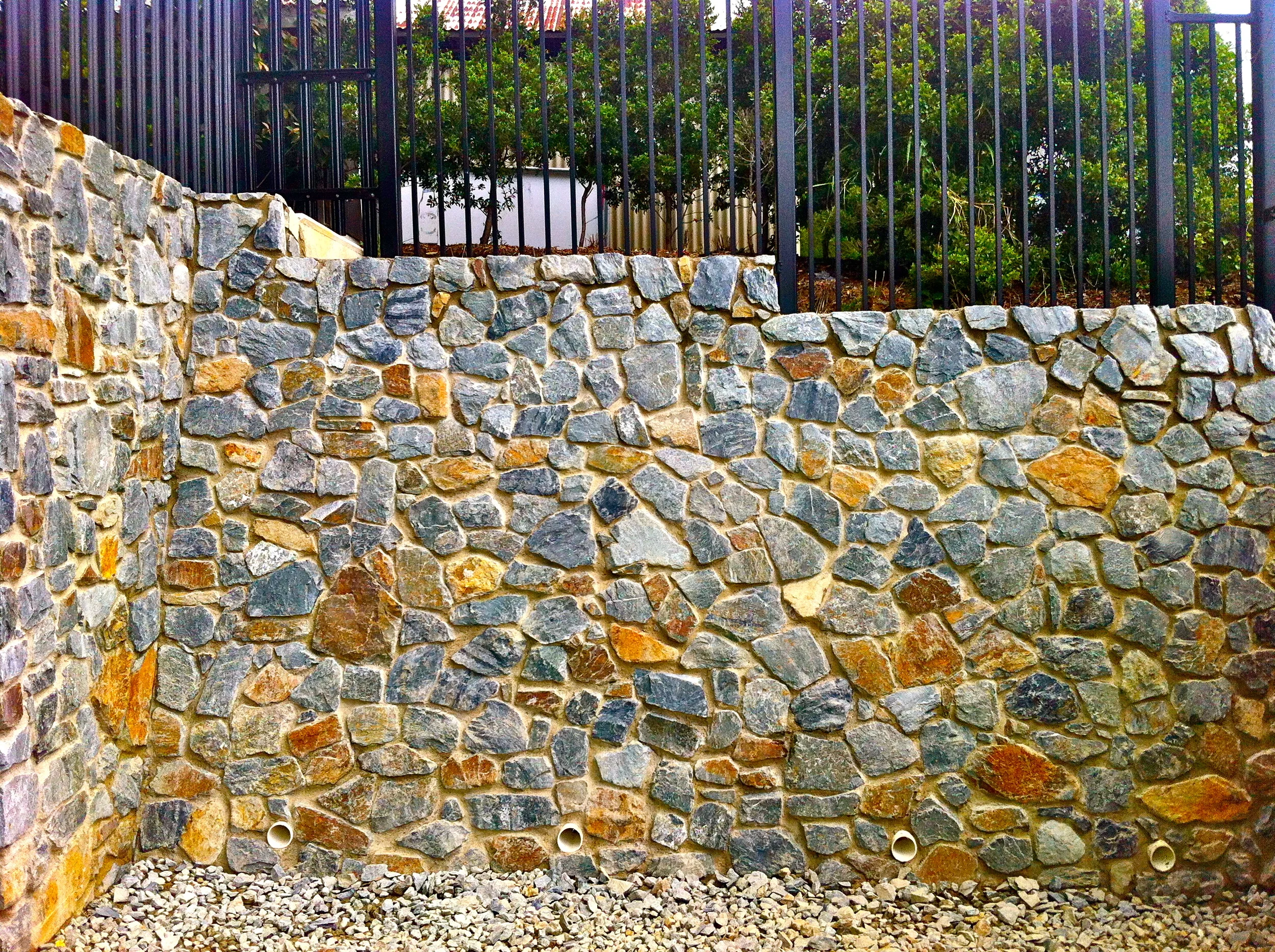 Mimosa Rocks Landscapes - Stonewalls.. Stone masonry.. . rock walls  - Byron Bay/ Newrybar / Broken Head / Brisbane / Lennox Head / Tintenbar / Bangalow / Federal / Alstonville /2478, 2481