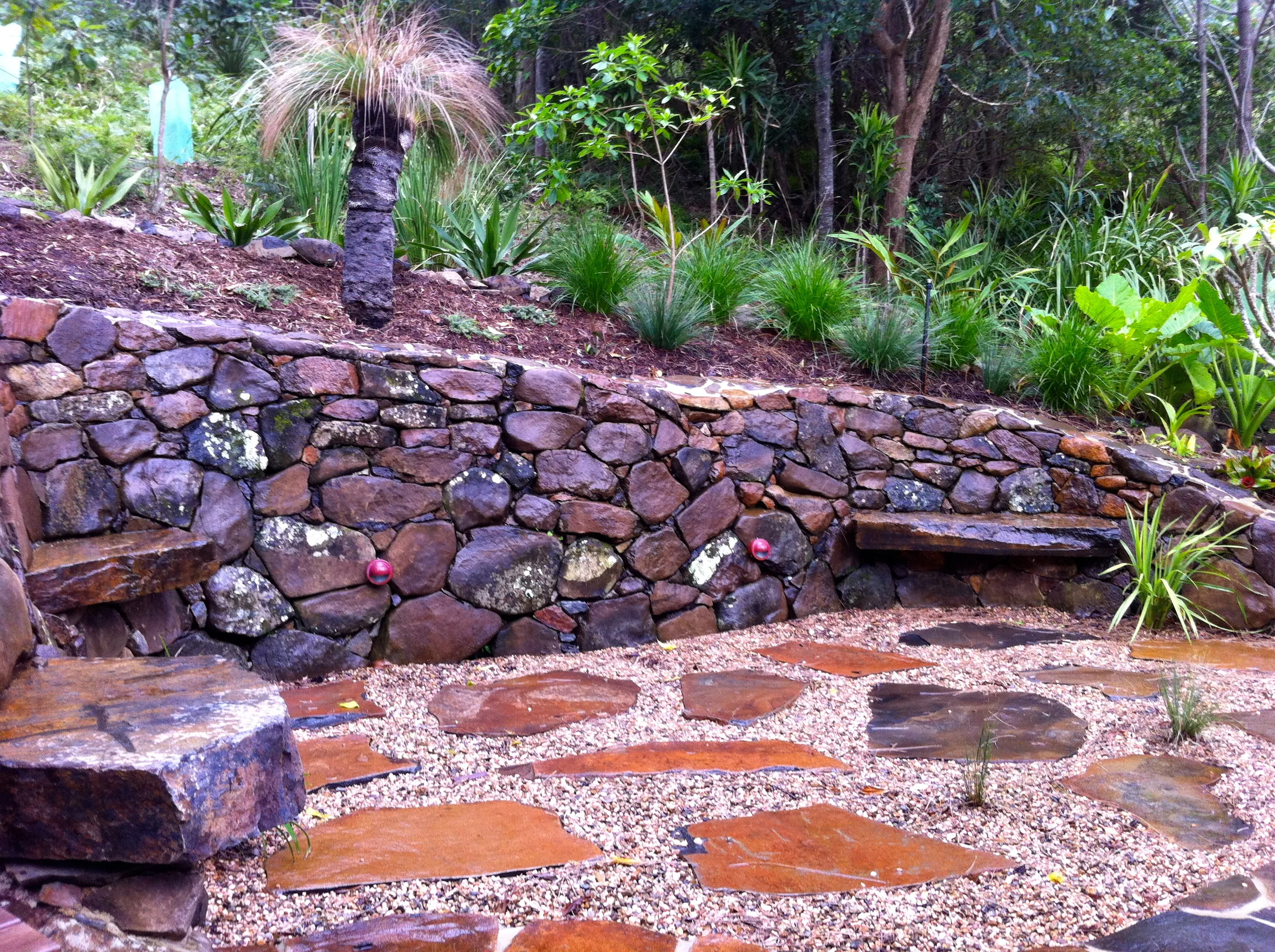 Mimosa Rocks Landscapes - Stonewalls.. Rockwalls.. Stone masonry.. Stone flagging  - Byron Bay/ Newrybar / Broken Head / Lennox Head / Tintenbar / Bangalow / Federal / Alstonville /2478, 2481
